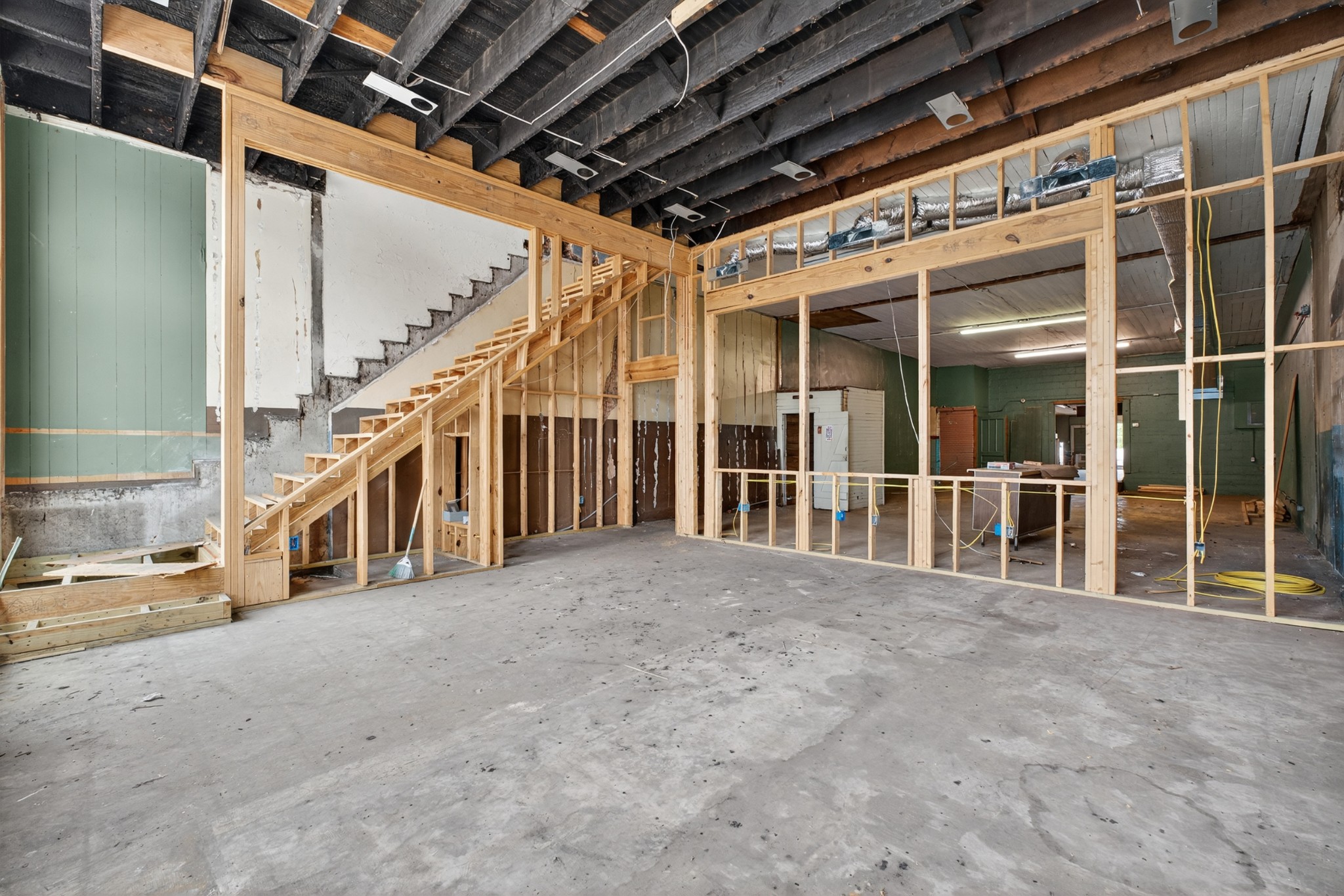 213 Main Ave S