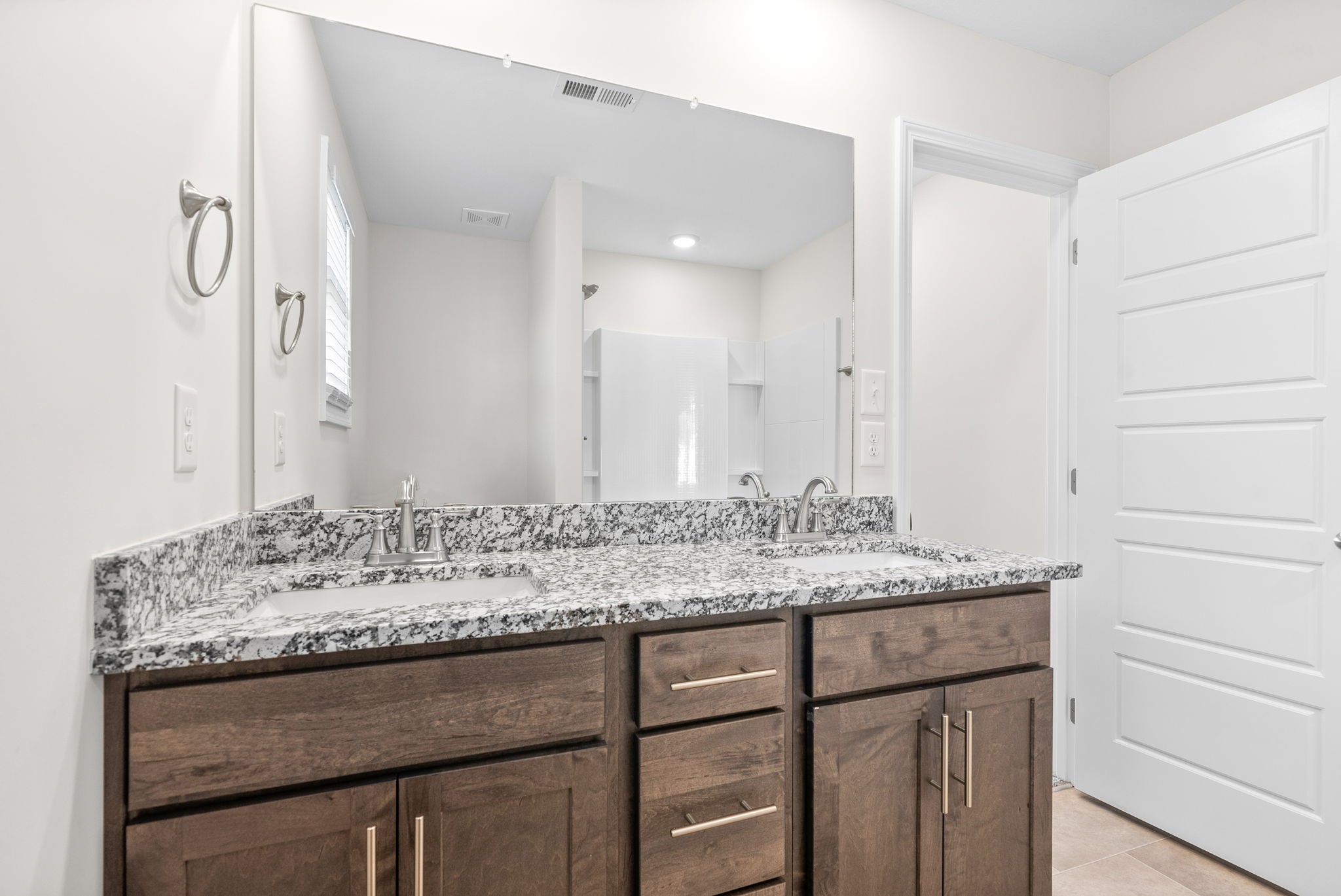 Clarksville, Tennessee 37043, United States, 3 Bedrooms Bedrooms, ,3 BathroomsBathrooms,Residential,Active,188744