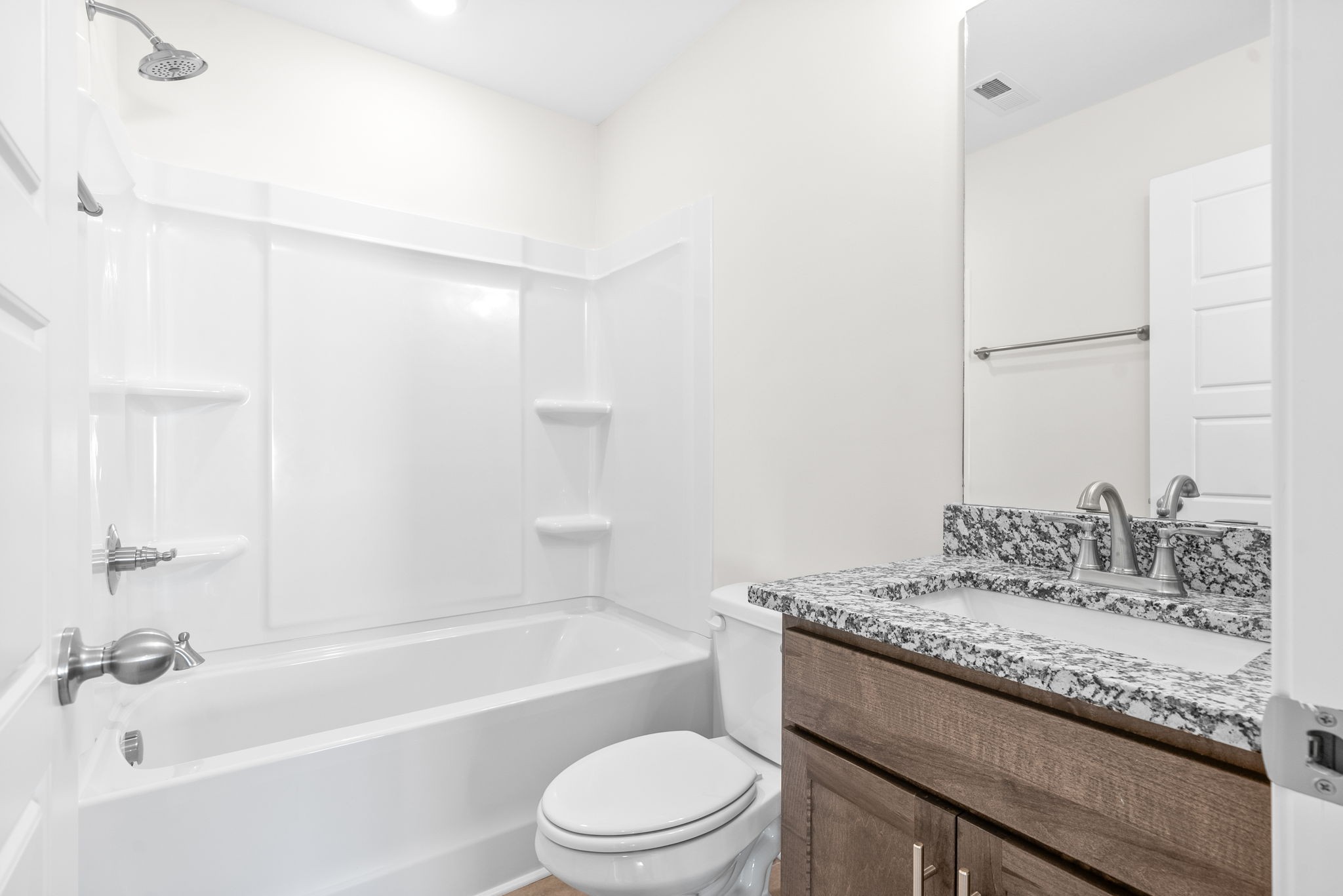 Clarksville, Tennessee 37043, United States, 3 Bedrooms Bedrooms, ,3 BathroomsBathrooms,Residential,Active,188744