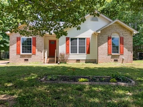 202 Hunterwood Dr White House TN 37188