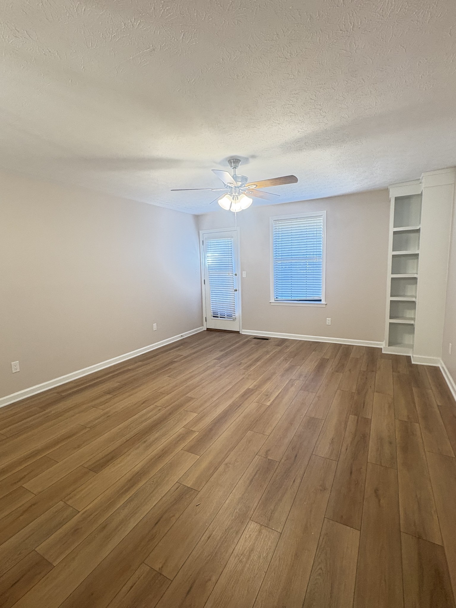 2116 Mockingbird Ln C