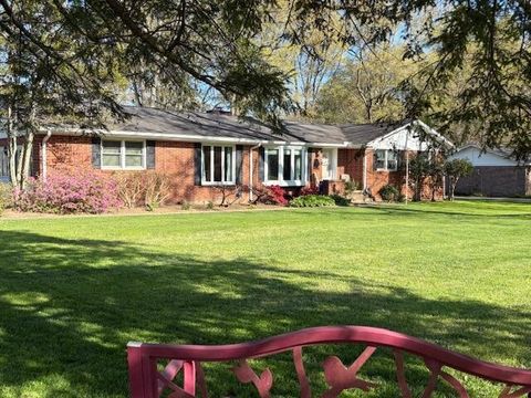 Photo of 222 Crestwood Drive, Tullahoma, TN 37388 (MLS # 3204711)