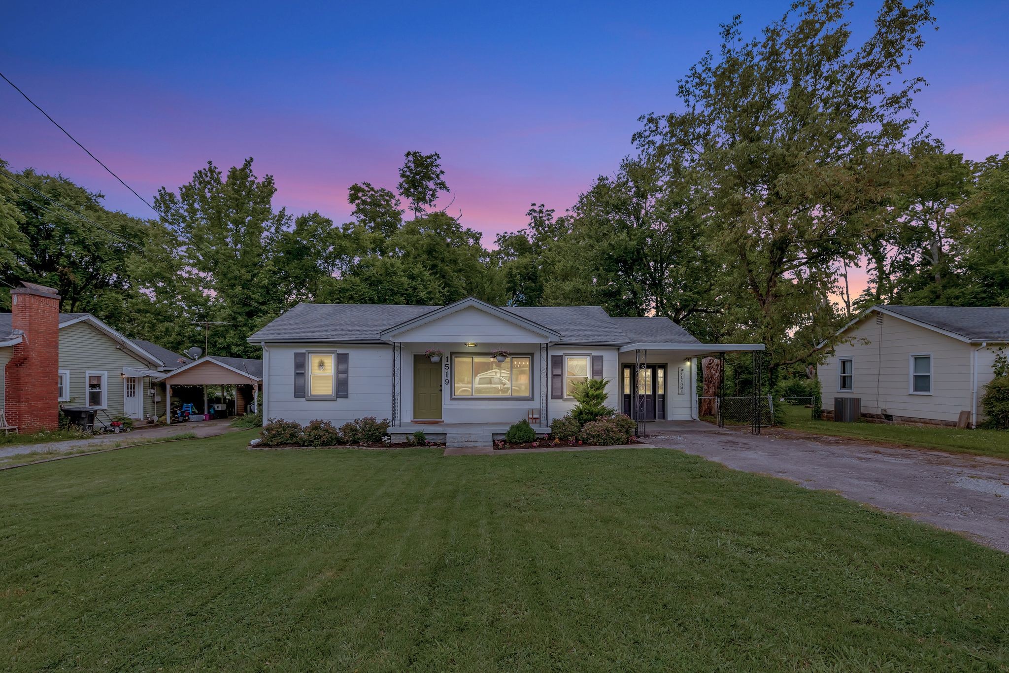 1519 Graybar Ln