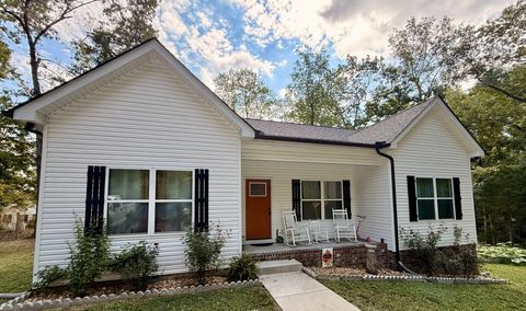 1021 Woodmont Dr Dickson TN 37055