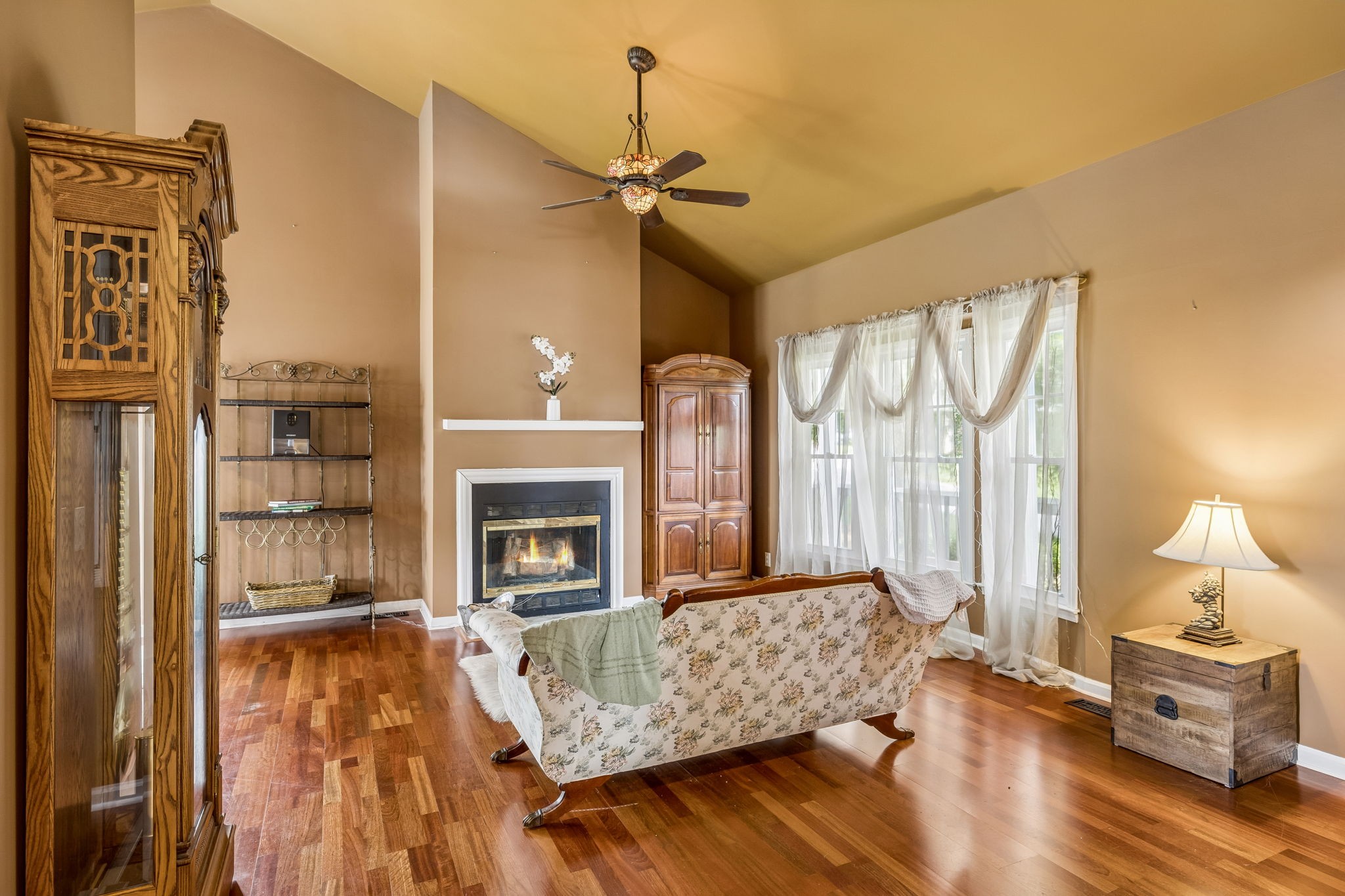 1105 Blythe Ct E