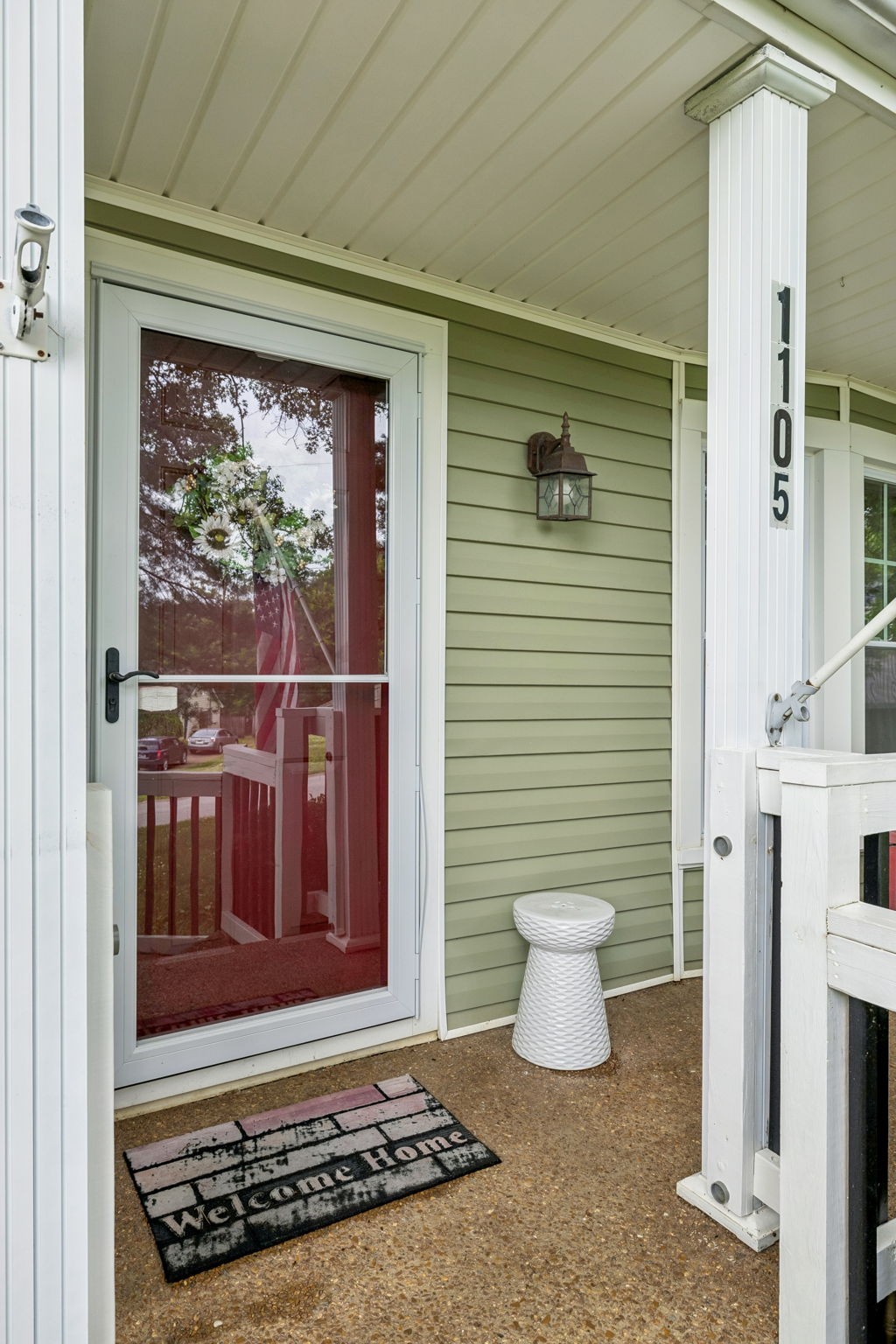 1105 Blythe Ct E