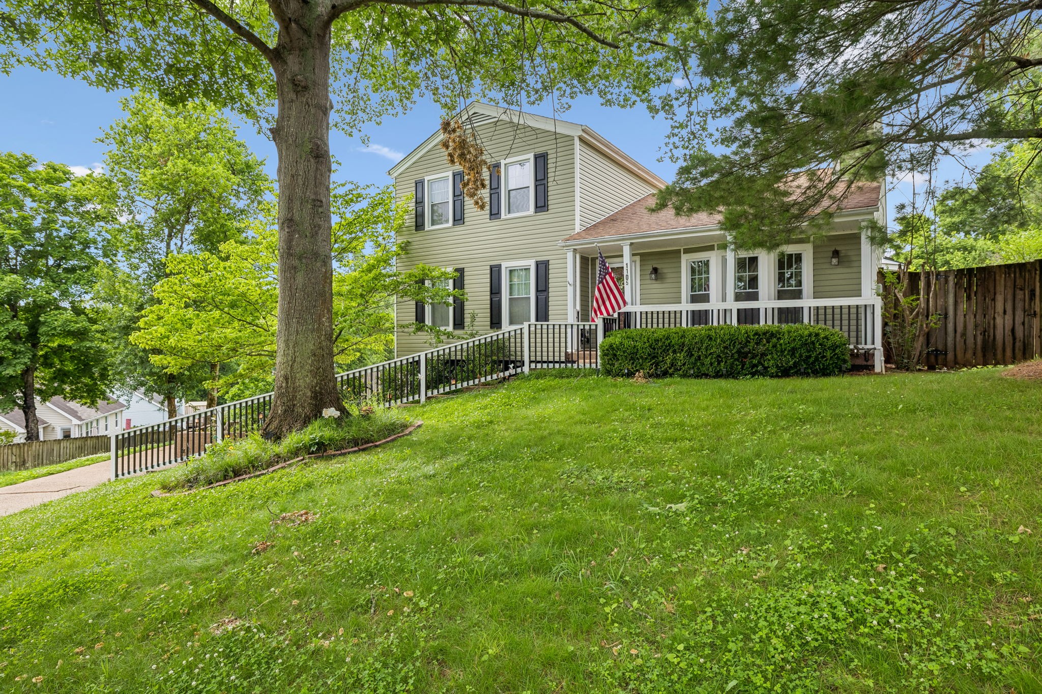 1105 Blythe Ct E