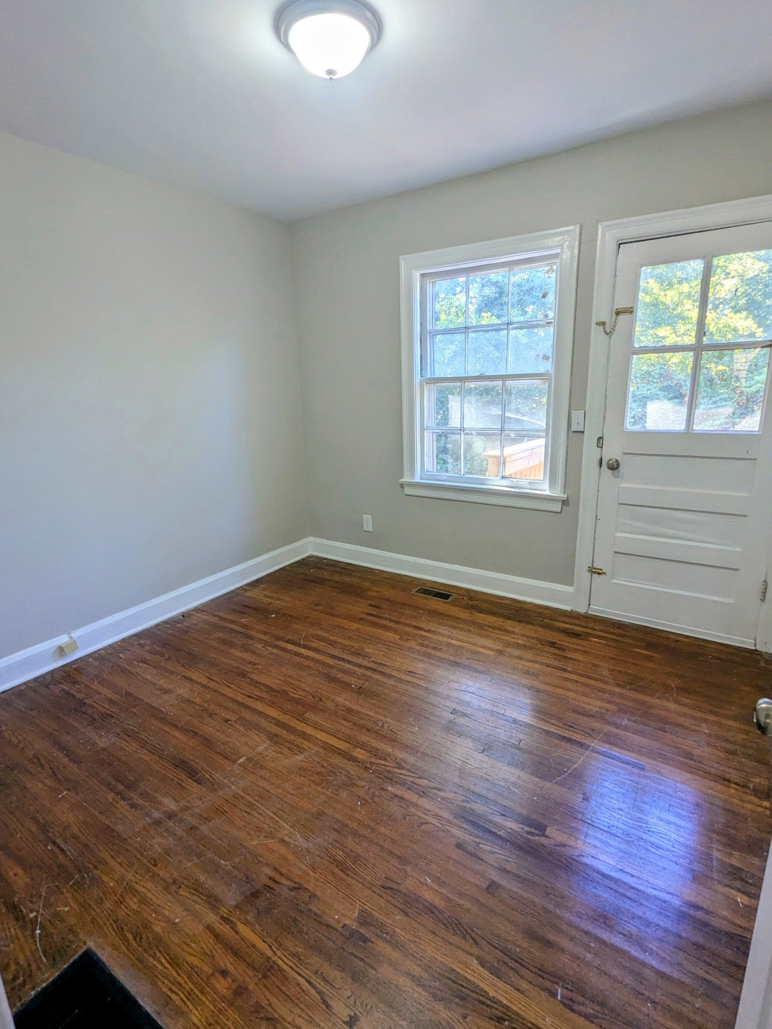 1606E Sharpe Ave