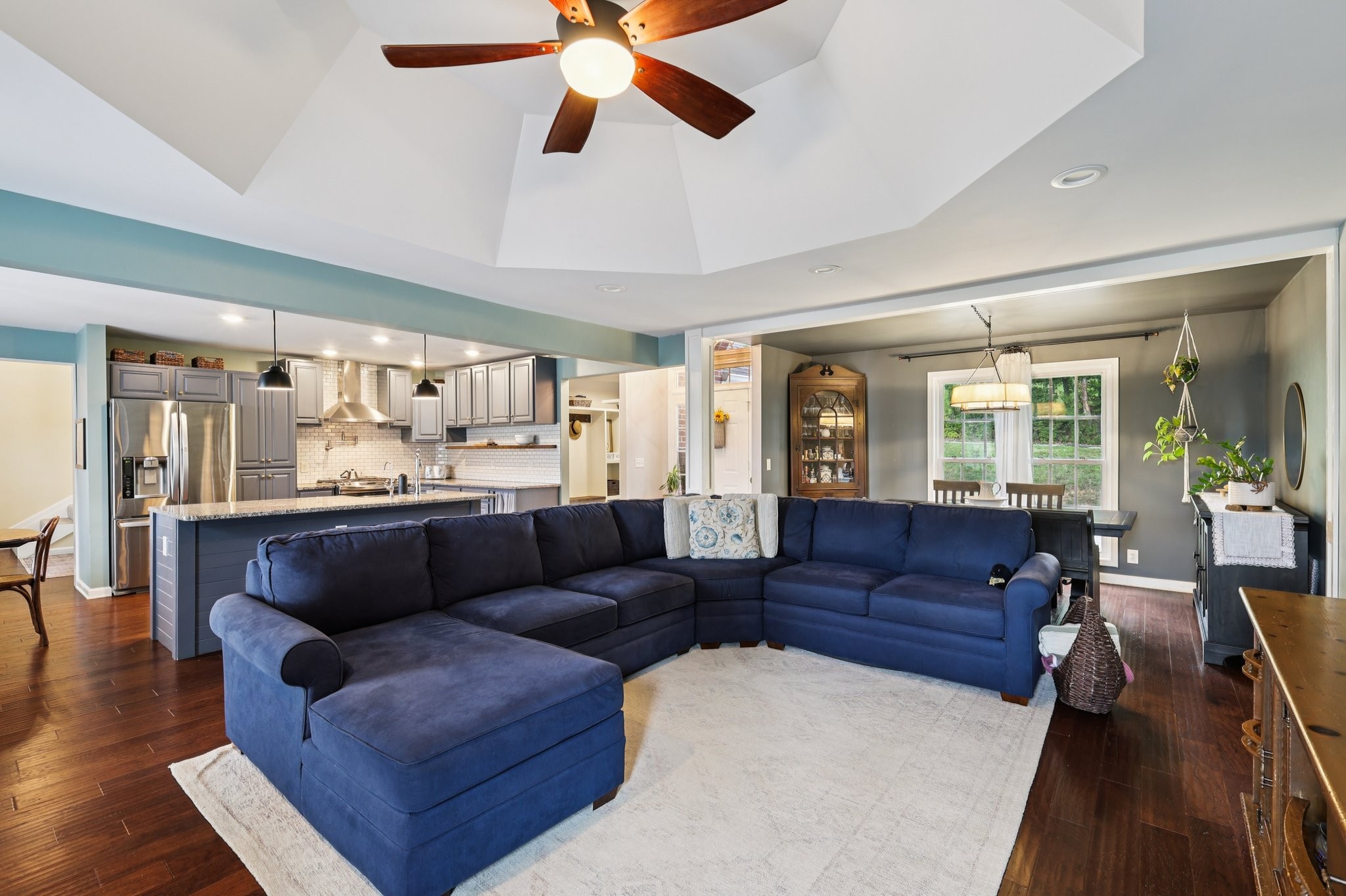 5048 Riverview Dr