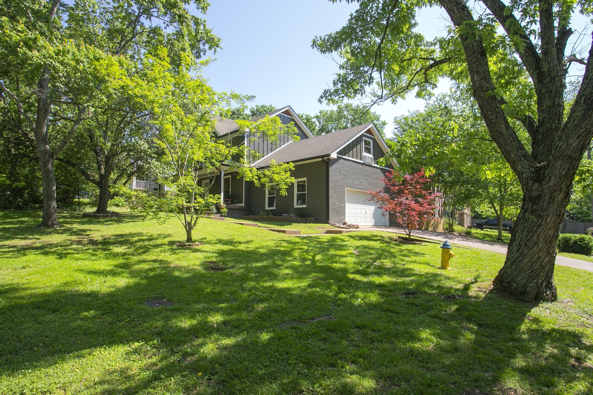 713 Sugartree Ln