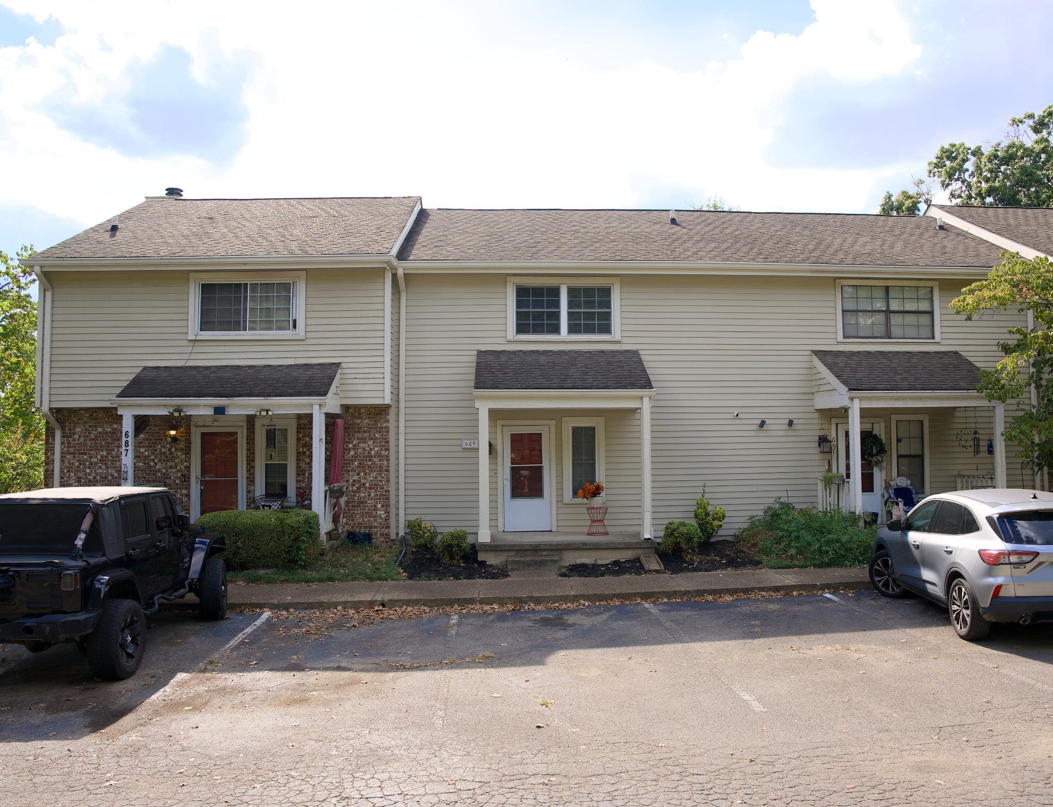 3-bed listing at 689 Longhunter Ct, Nashville