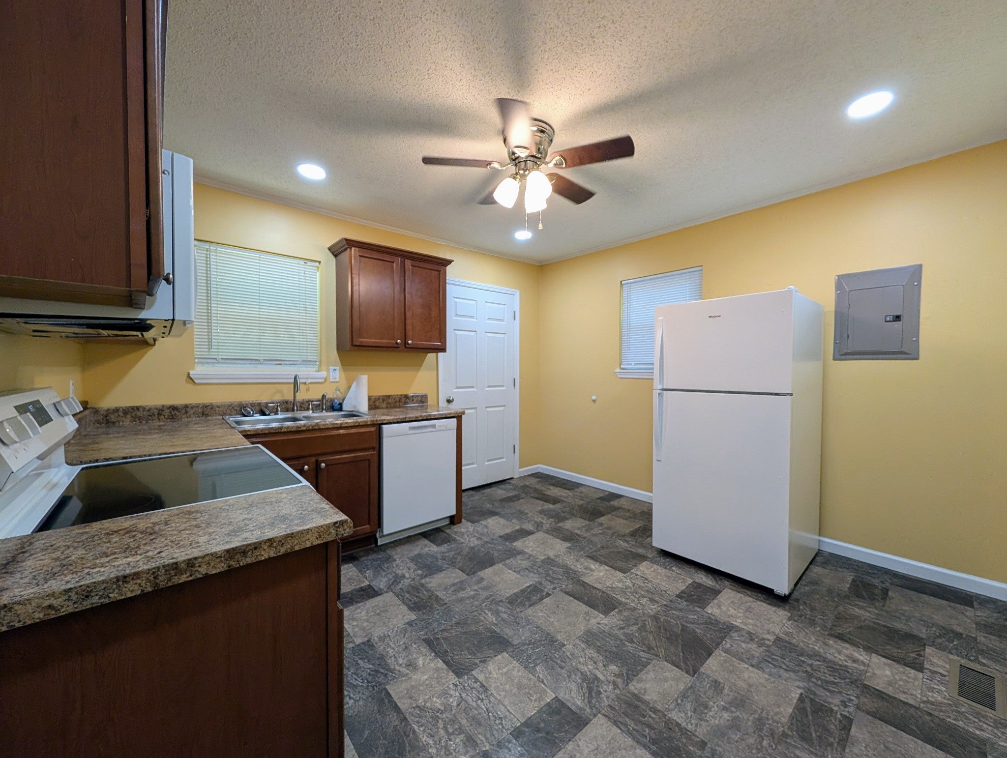 125 Dixie Dr NE