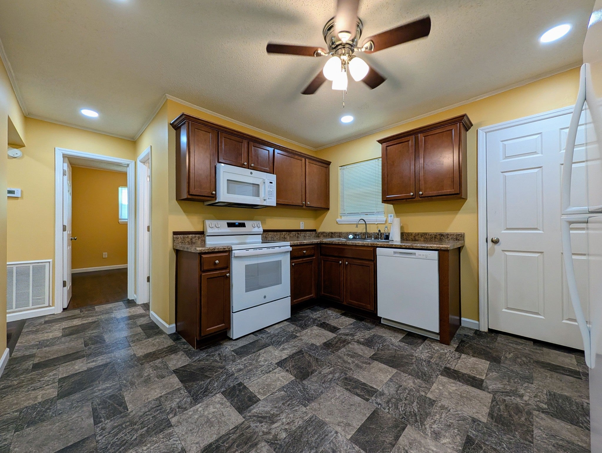 125 Dixie Dr NE