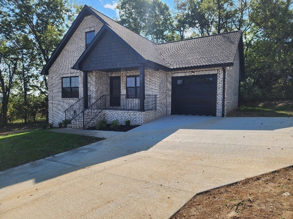 215 Scenic Ln