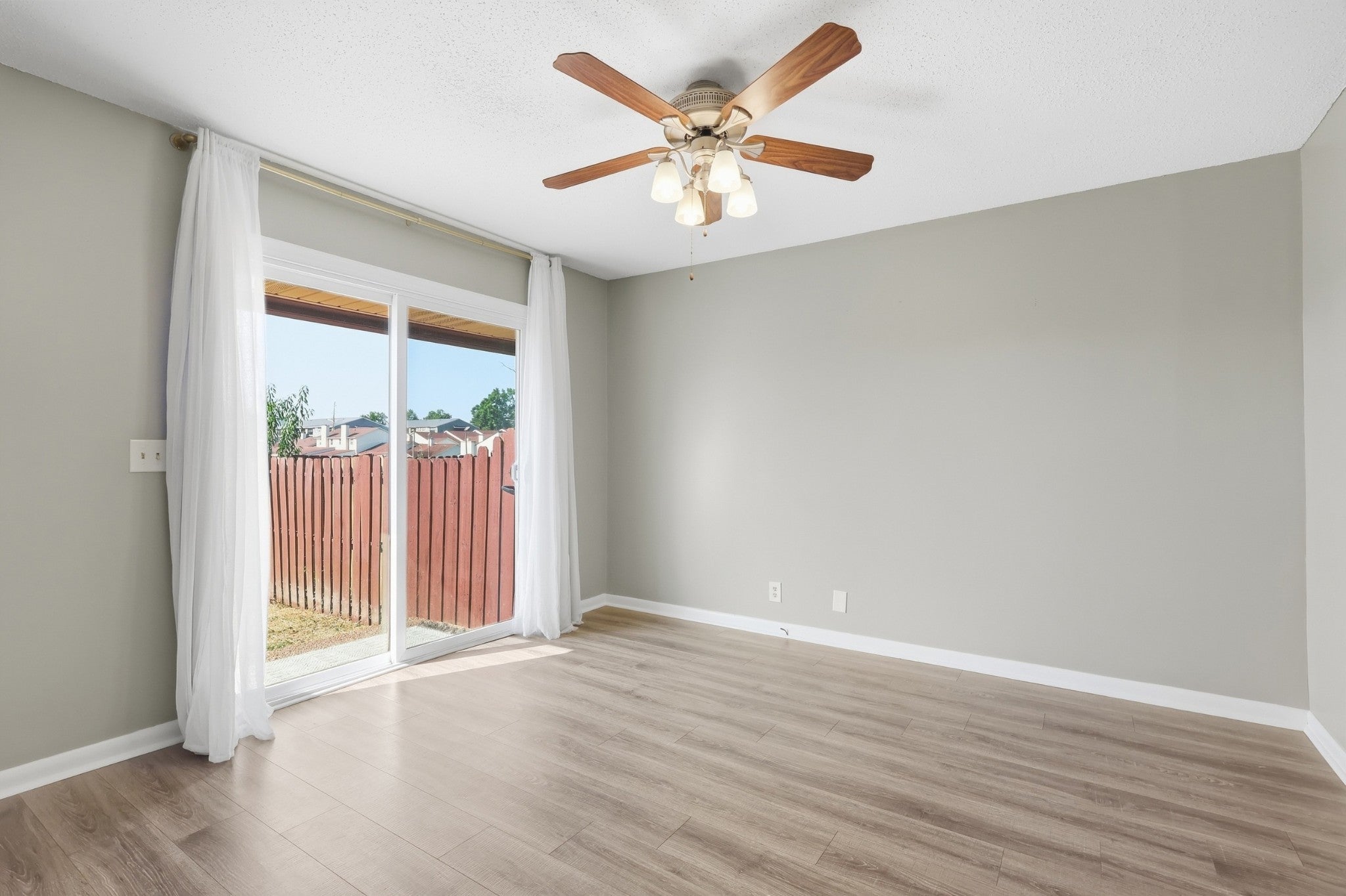 1039 Heritage Dr - Photo 3