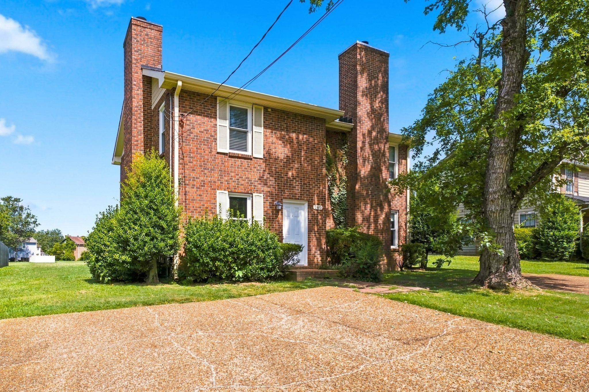 2440 Fairbrook Dr