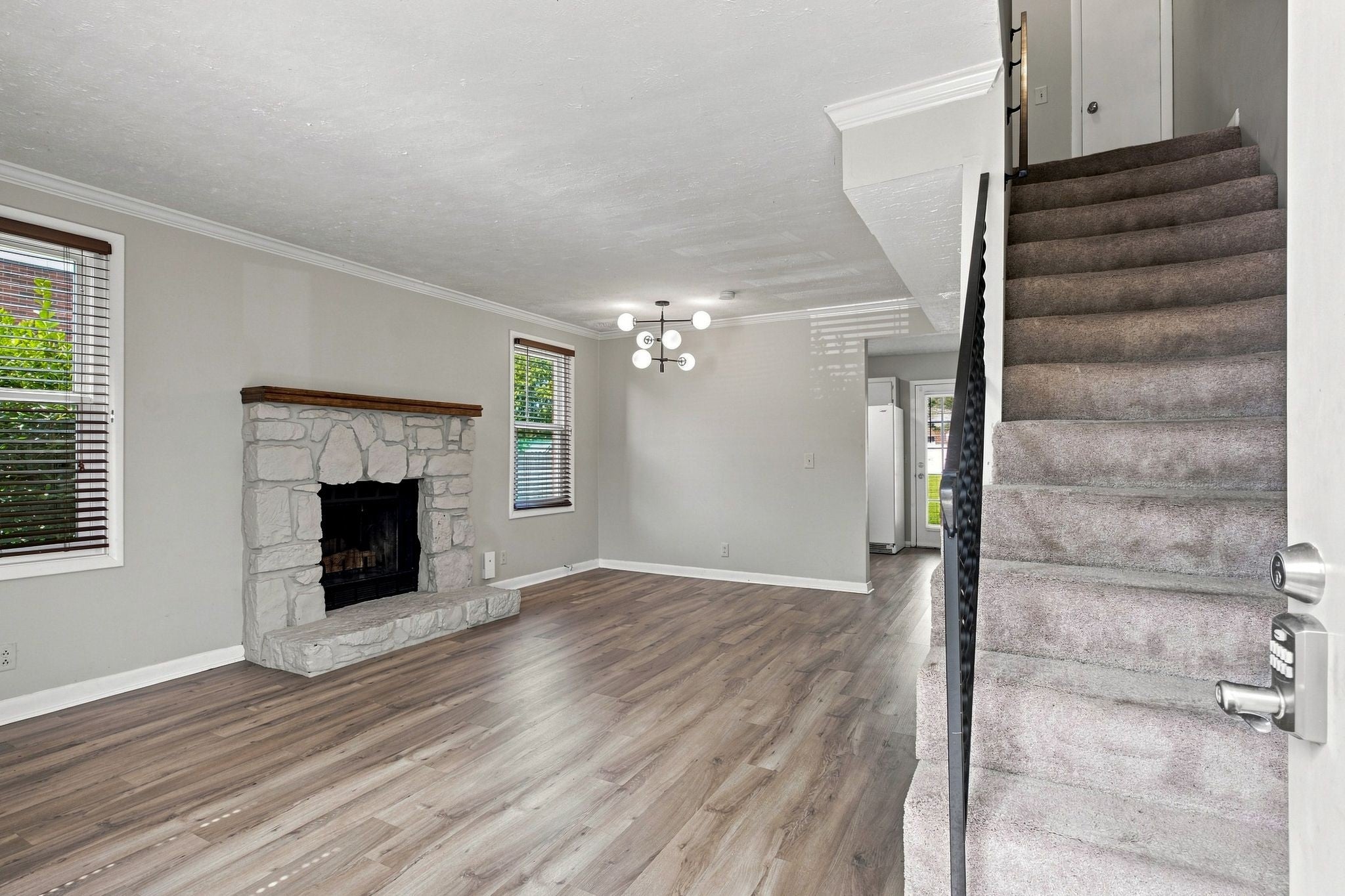 2440 Fairbrook Dr