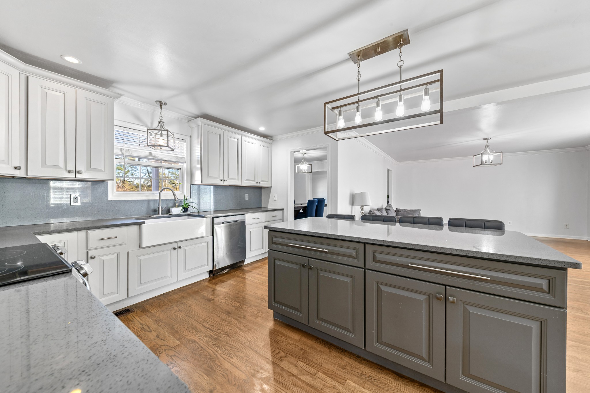 2200 Crescentview Rd