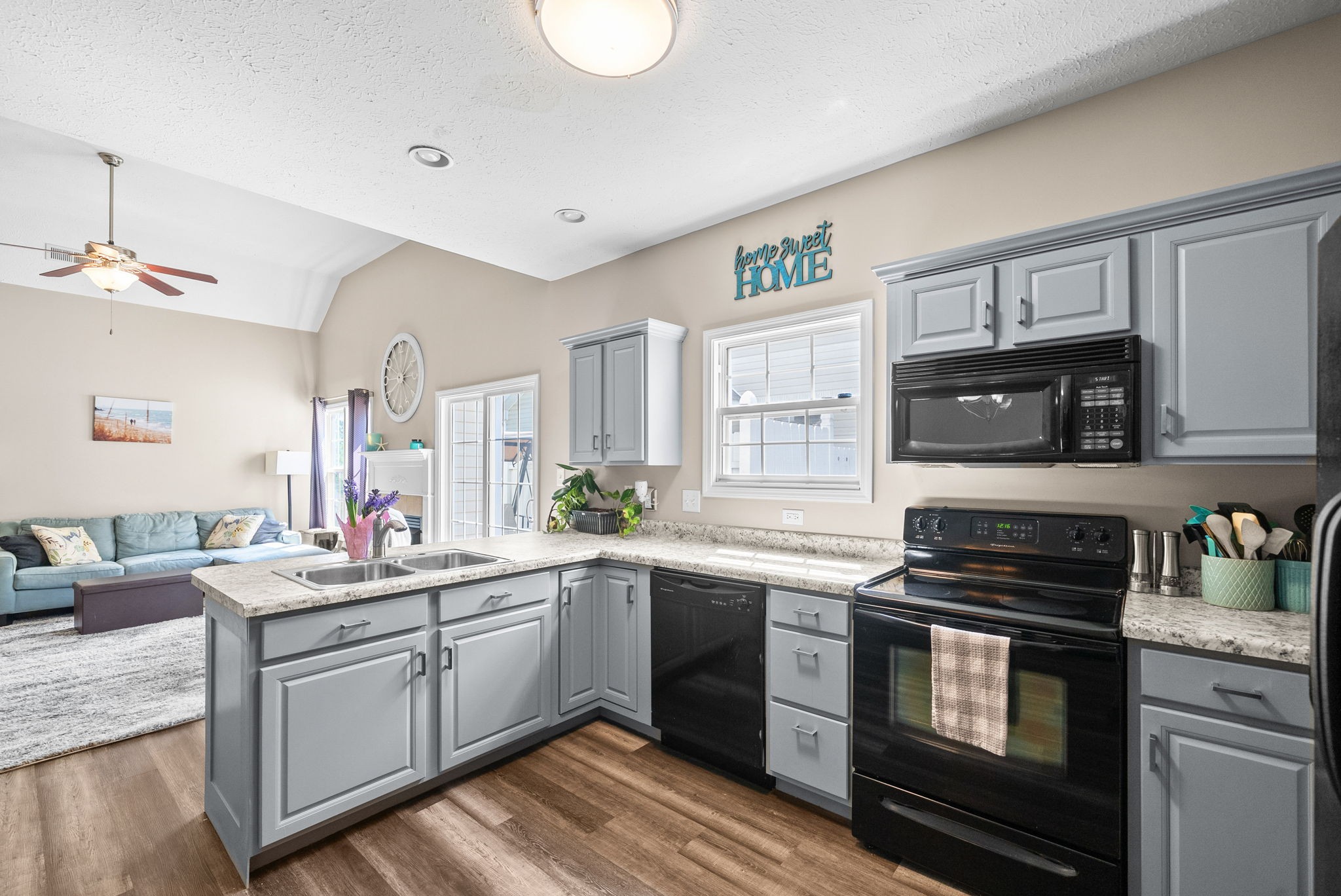 3737 Meadow Ridge Ln