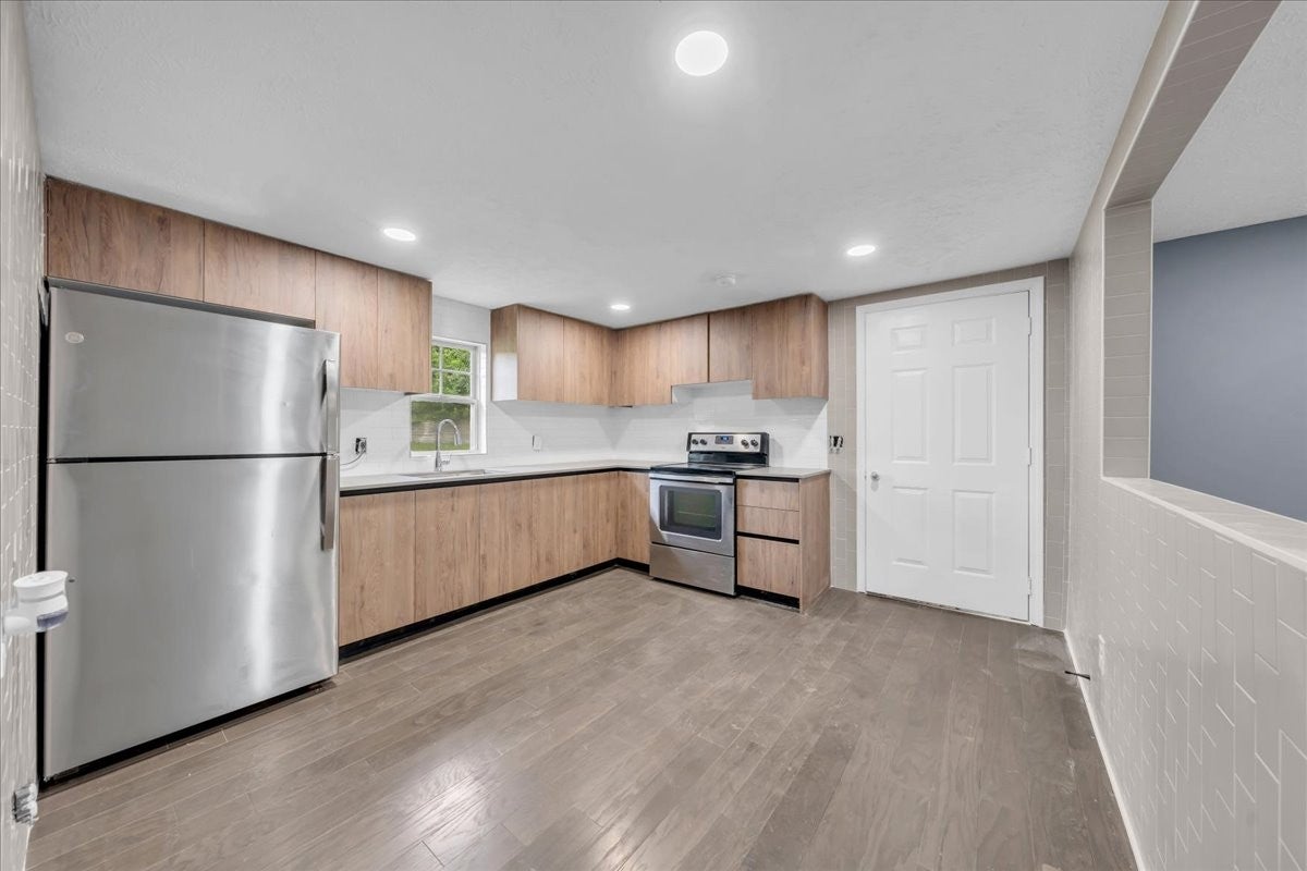 72 W 1st St