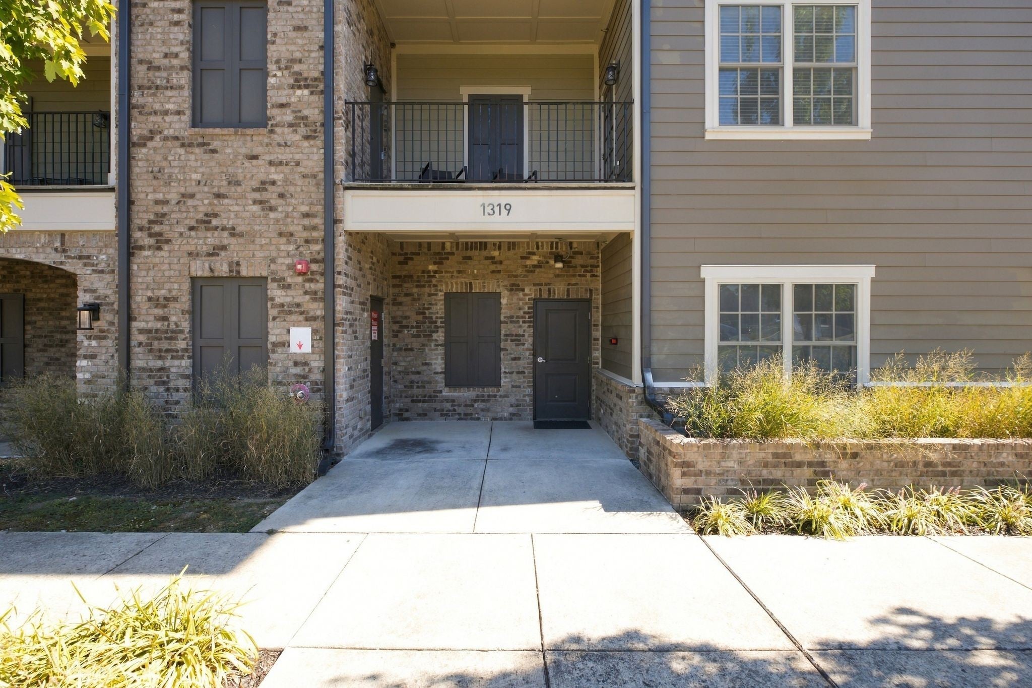 1319 W Main St 207