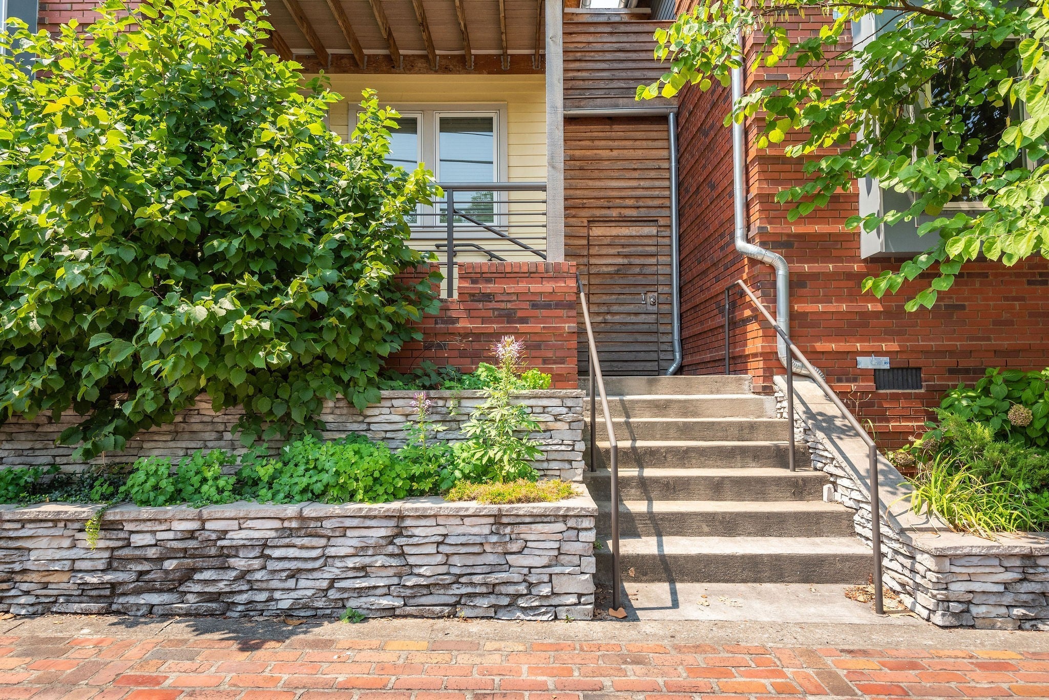 2-bed listing at 1325 5th Ave N 4, Nashville
