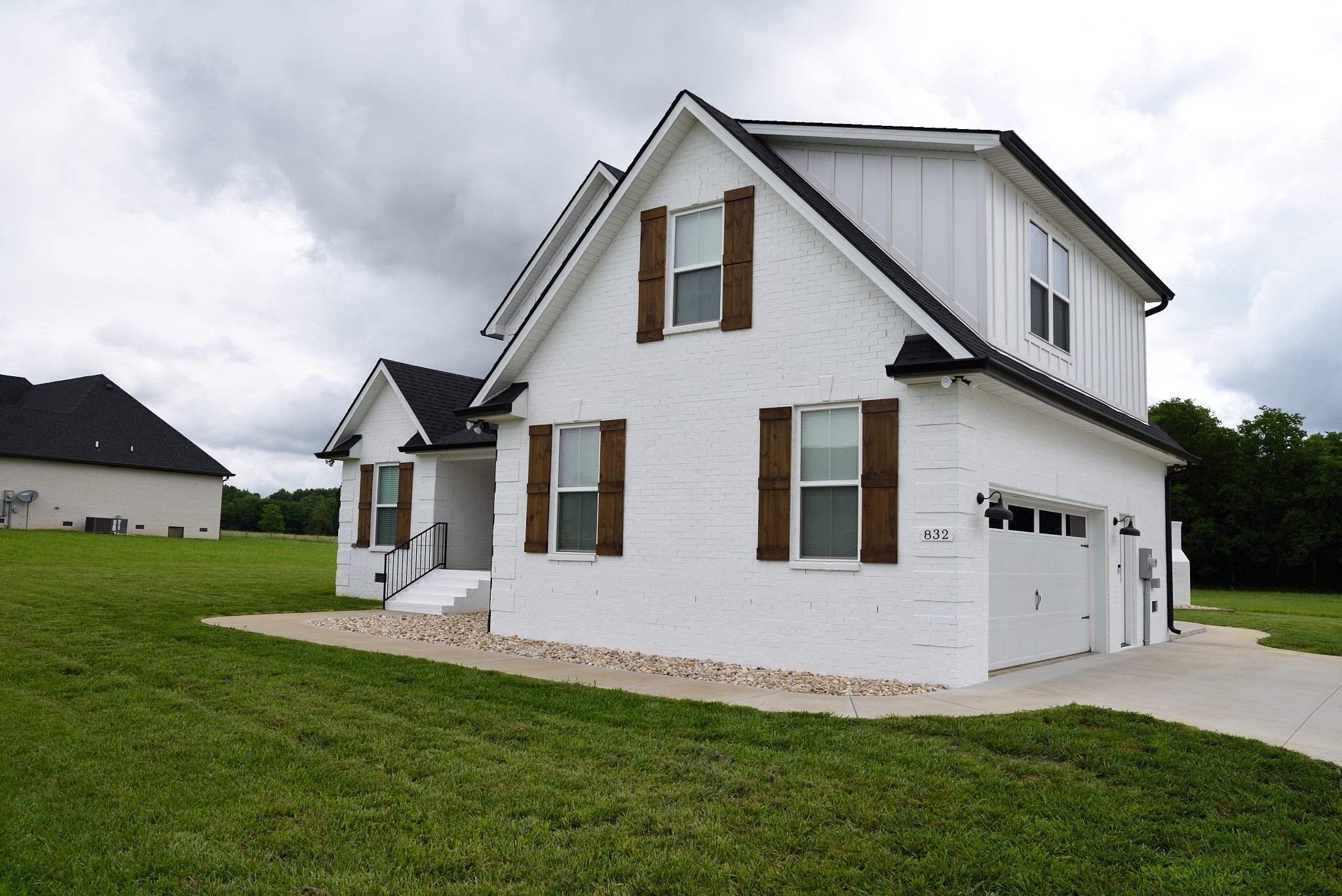 832 Longview Rd