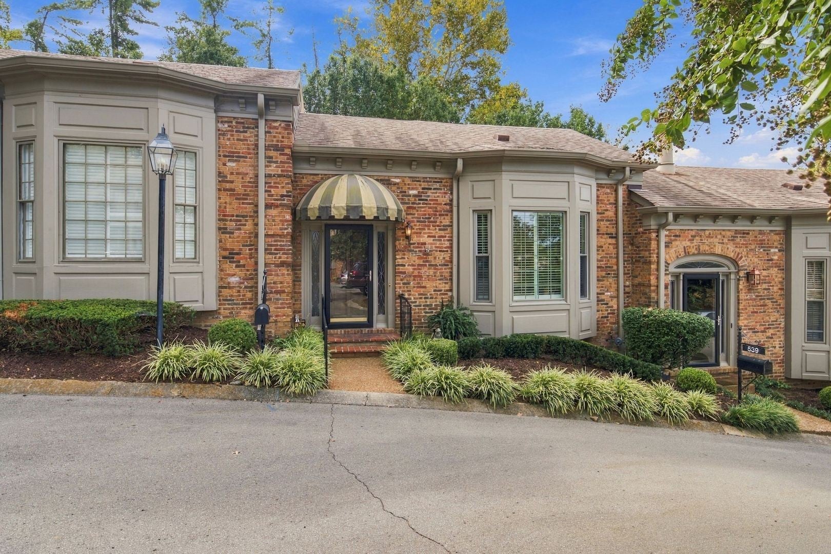 2.0-bed rental at 541 Armistead Pl