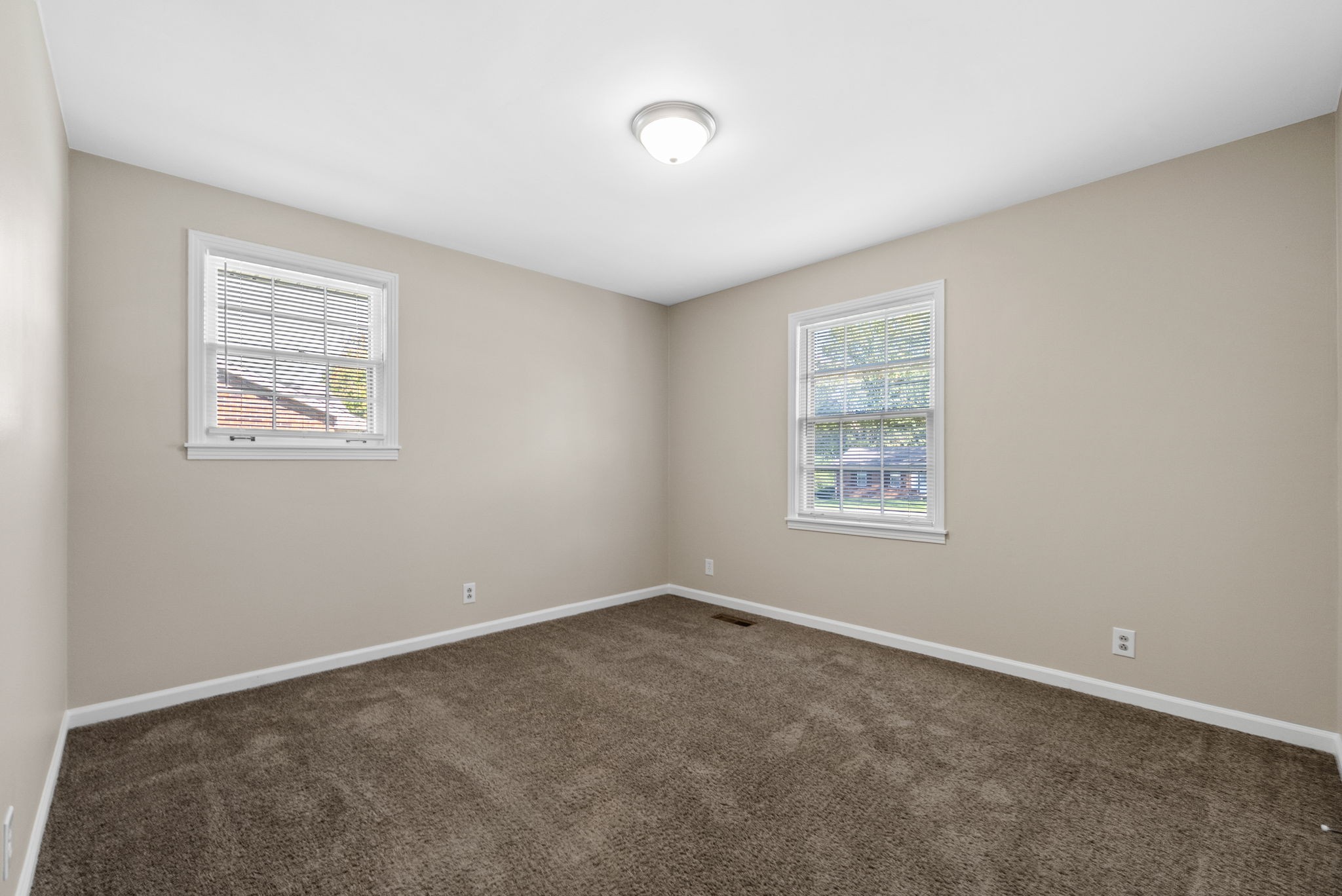 Clarksville, Tennessee 37040, United States, 3 Bedrooms Bedrooms, ,1 BathroomBathrooms,Residential,Active,235135