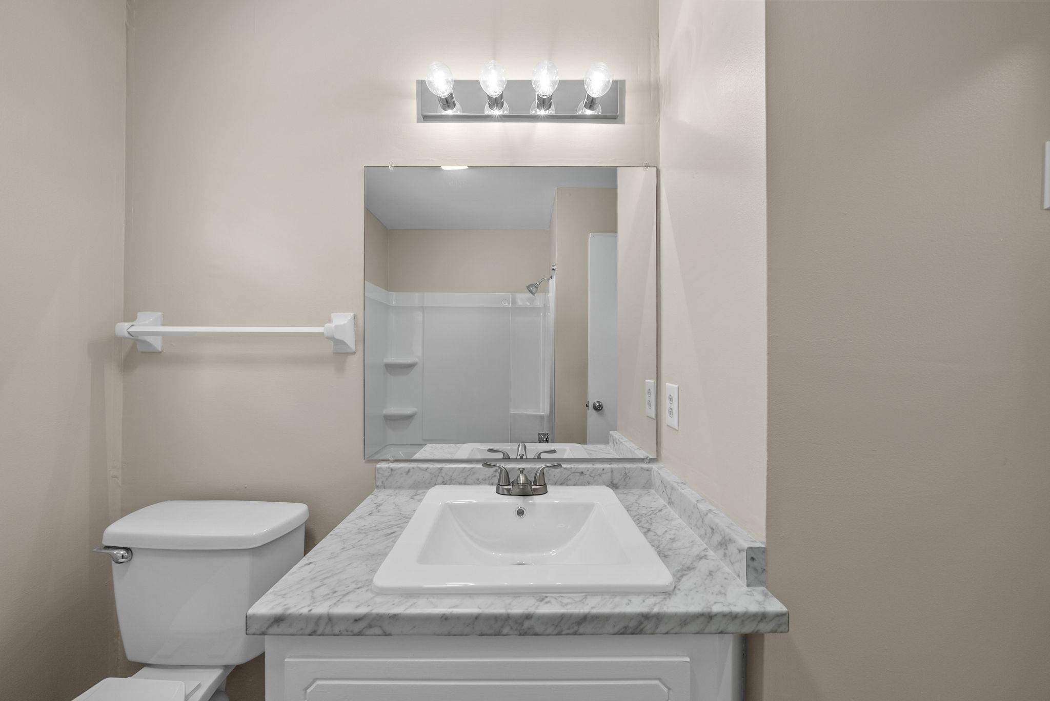 Clarksville, Tennessee 37040, United States, 3 Bedrooms Bedrooms, ,1 BathroomBathrooms,Residential,Active,235135