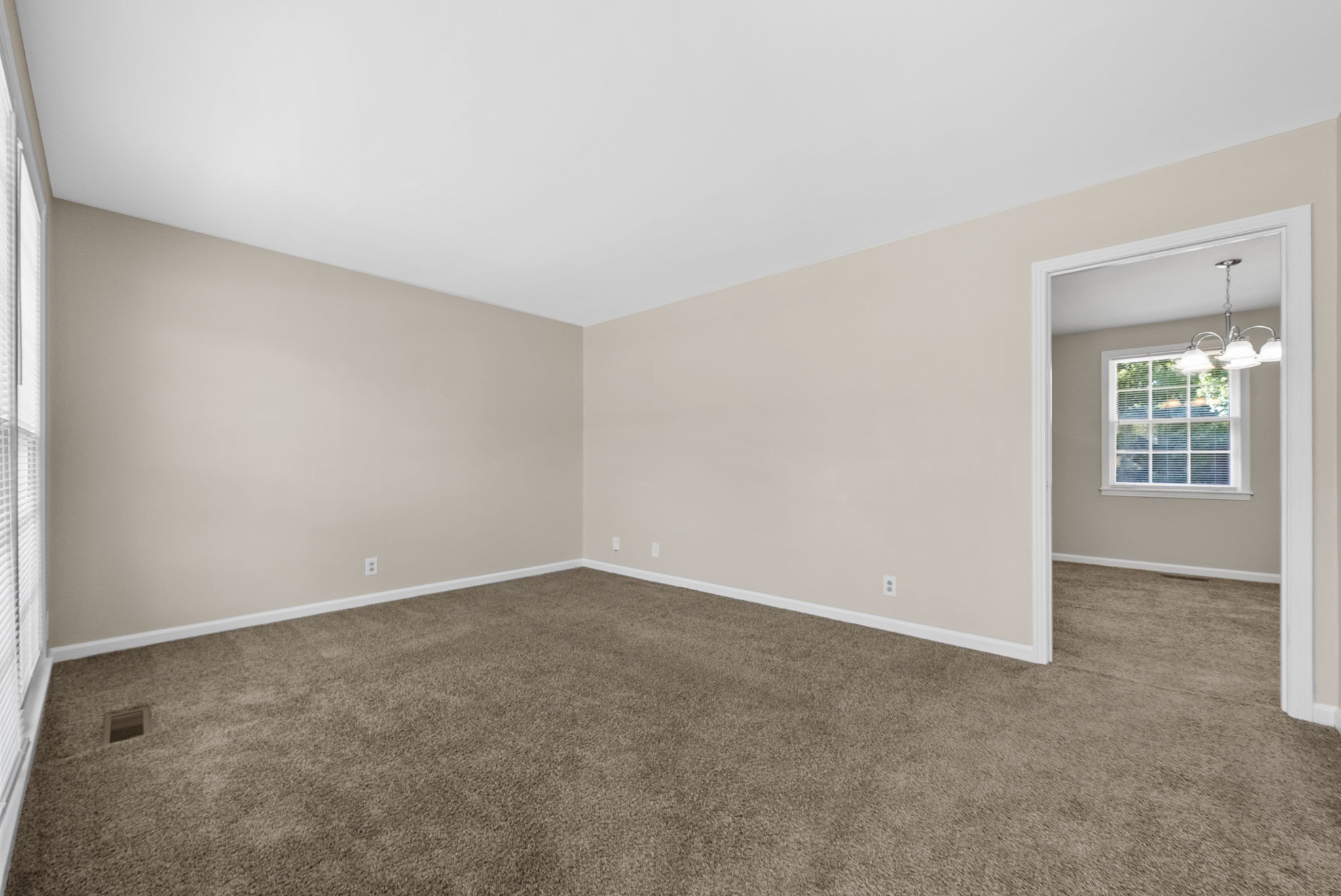 Clarksville, Tennessee 37040, United States, 3 Bedrooms Bedrooms, ,1 BathroomBathrooms,Residential,Active,235135