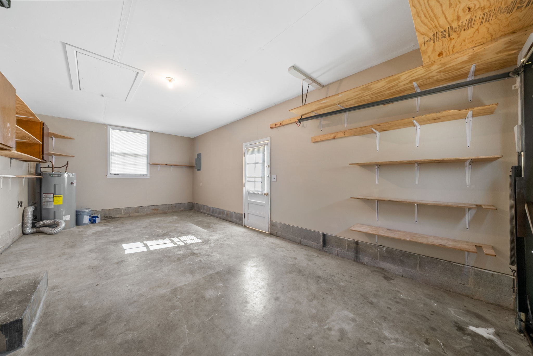 Clarksville, Tennessee 37040, United States, 3 Bedrooms Bedrooms, ,1 BathroomBathrooms,Residential,Active,235135