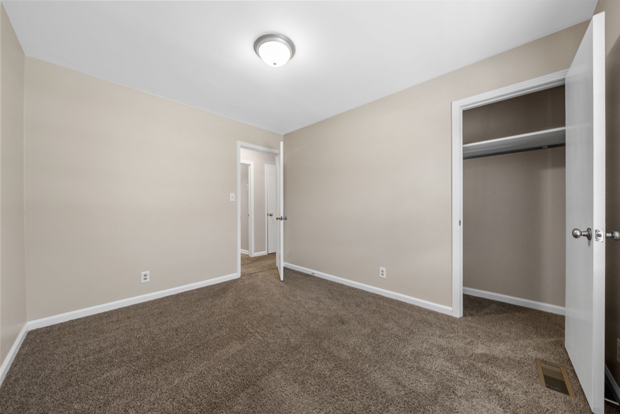 Clarksville, Tennessee 37040, United States, 3 Bedrooms Bedrooms, ,1 BathroomBathrooms,Residential,Active,235135