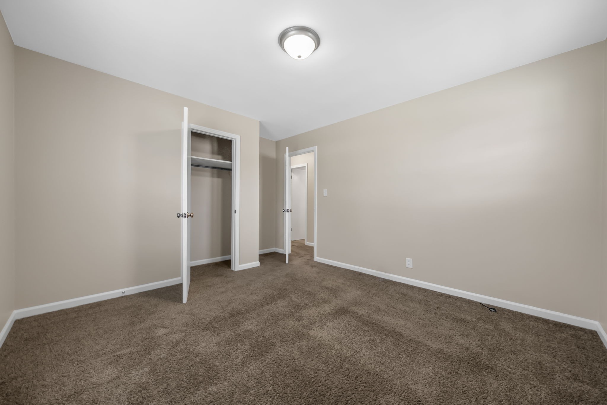 Clarksville, Tennessee 37040, United States, 3 Bedrooms Bedrooms, ,1 BathroomBathrooms,Residential,Active,235135