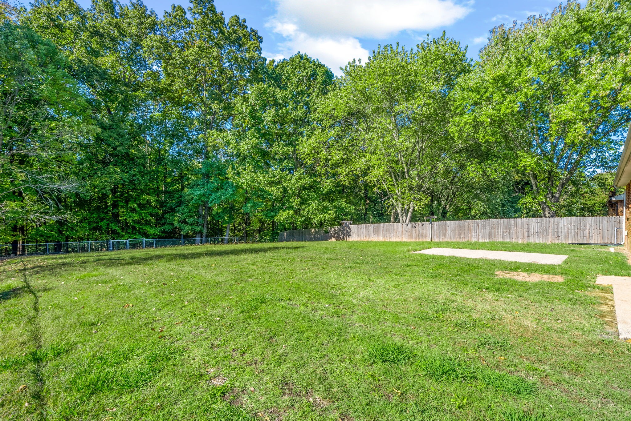 Clarksville, Tennessee 37040, United States, 3 Bedrooms Bedrooms, ,1 BathroomBathrooms,Residential,Active,235135