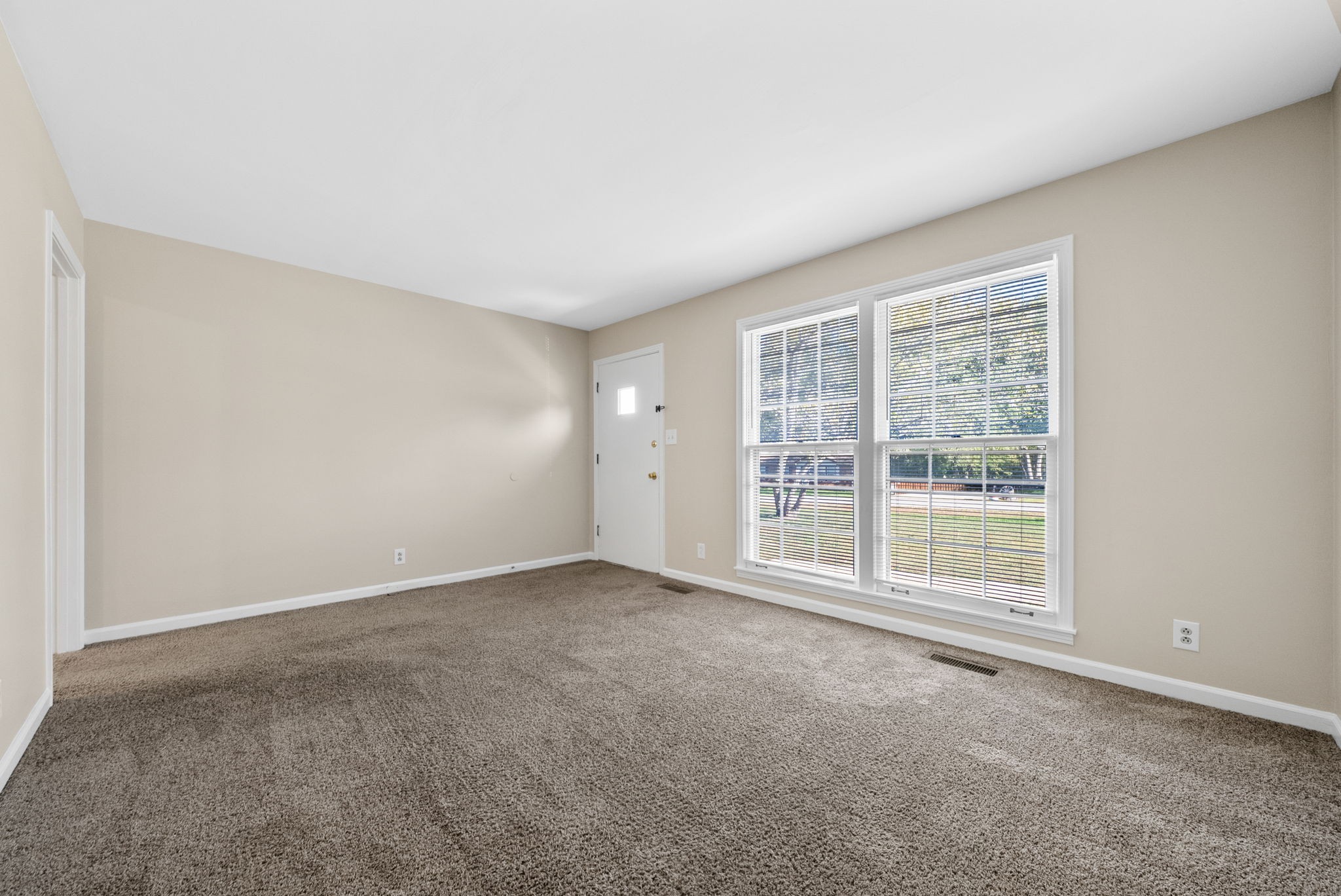 Clarksville, Tennessee 37040, United States, 3 Bedrooms Bedrooms, ,1 BathroomBathrooms,Residential,Active,235135