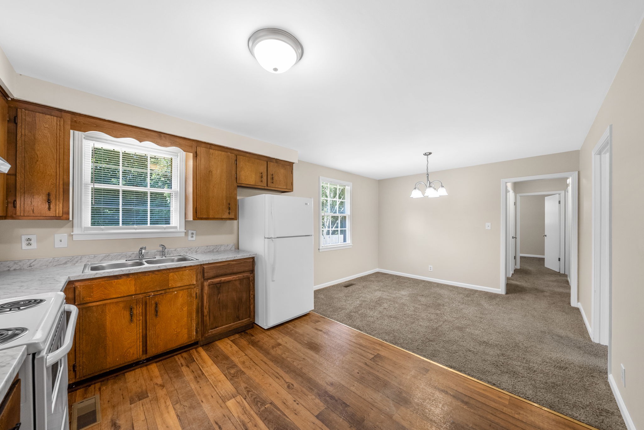 Clarksville, Tennessee 37040, United States, 3 Bedrooms Bedrooms, ,1 BathroomBathrooms,Residential,Active,235135