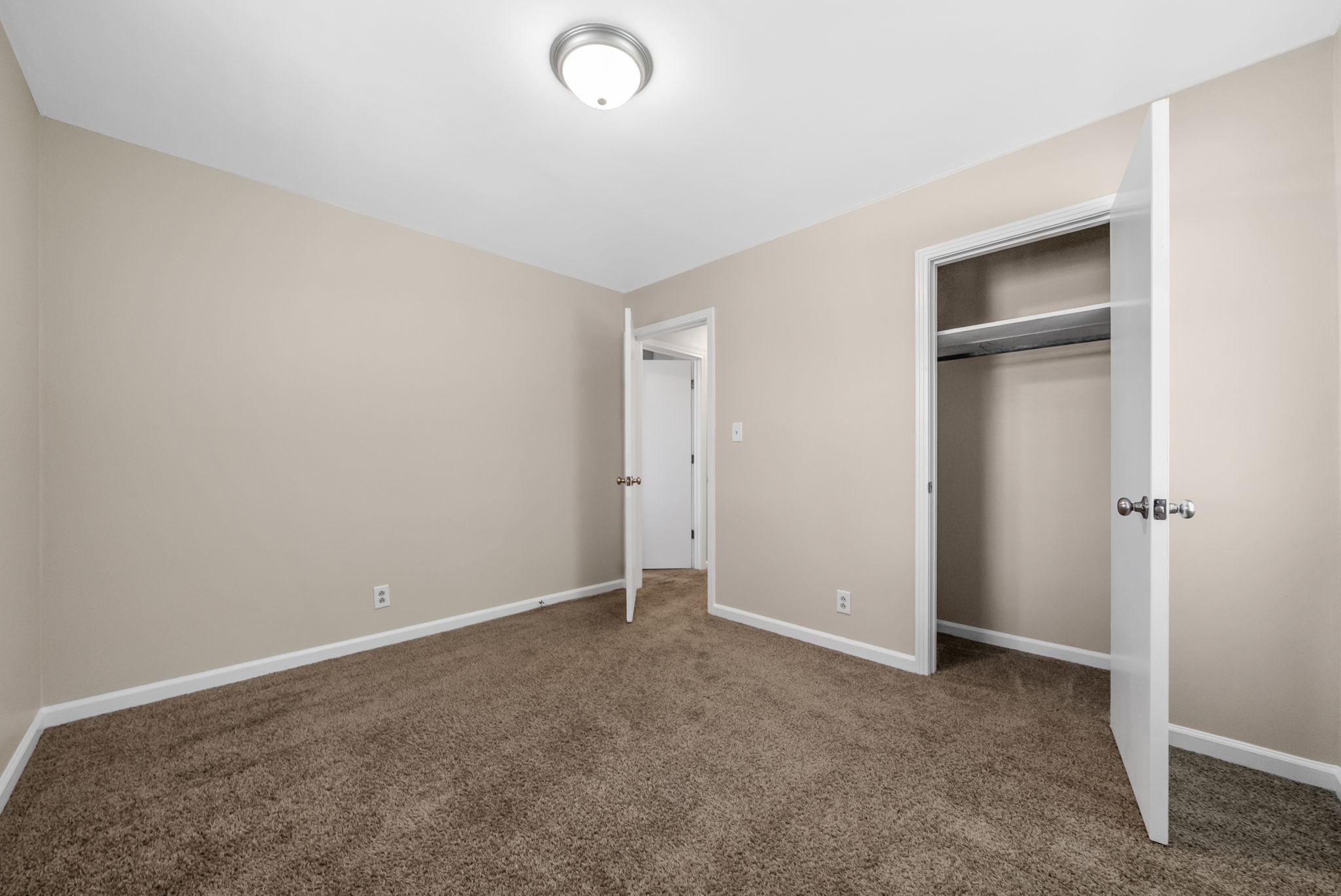 Clarksville, Tennessee 37040, United States, 3 Bedrooms Bedrooms, ,1 BathroomBathrooms,Residential,Active,235135