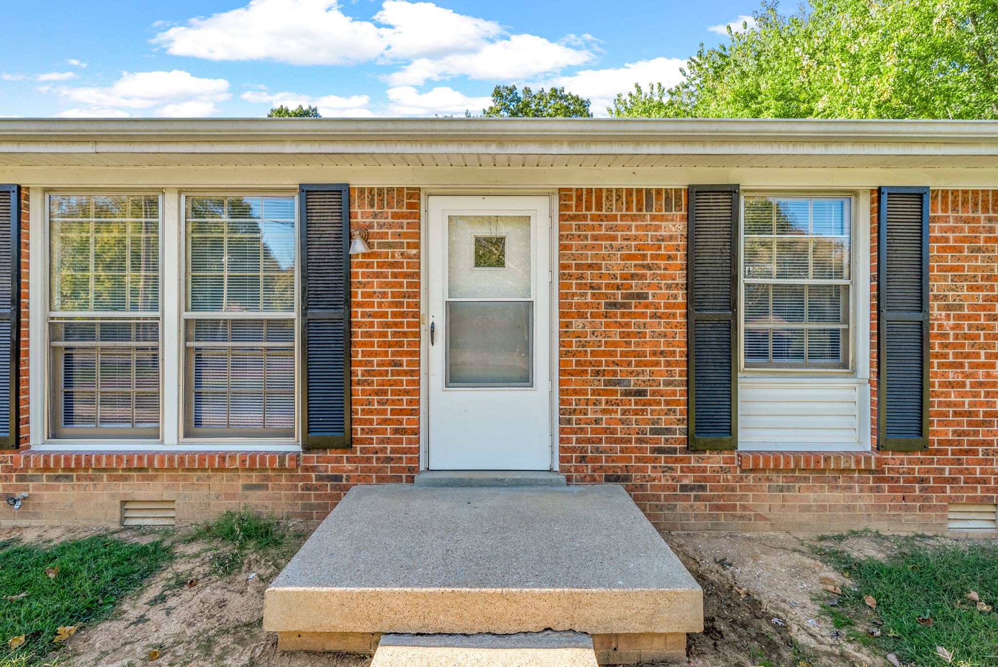 Clarksville, Tennessee 37040, United States, 3 Bedrooms Bedrooms, ,1 BathroomBathrooms,Residential,Active,235135