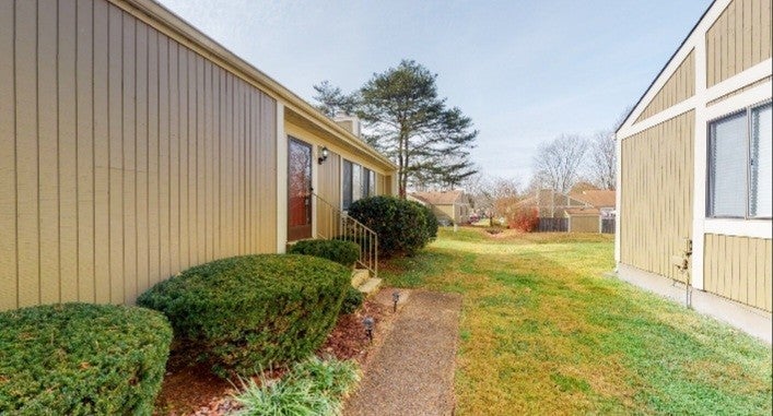 805 Bellevue Rd, Nashville TN 37221 2-bed home, photo 2 of 25