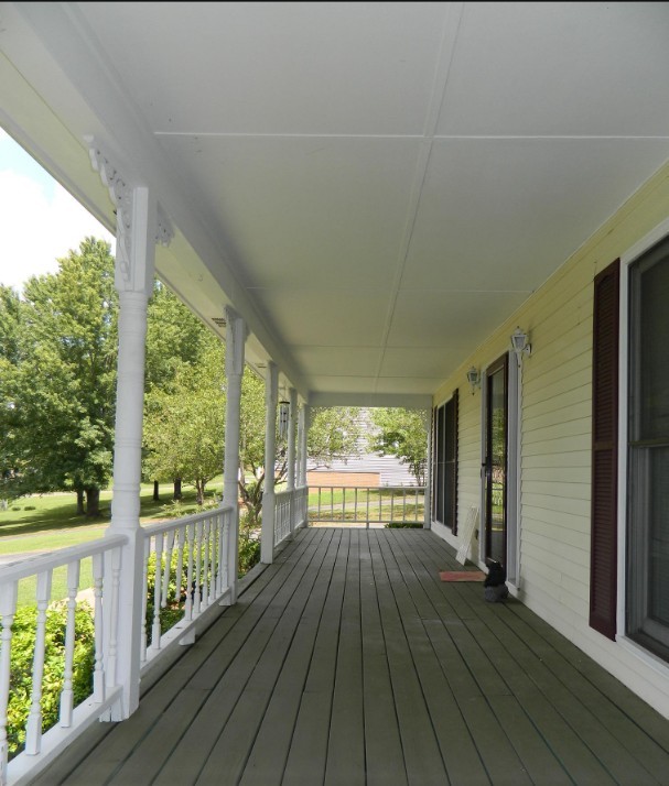 842 Hillside Dr