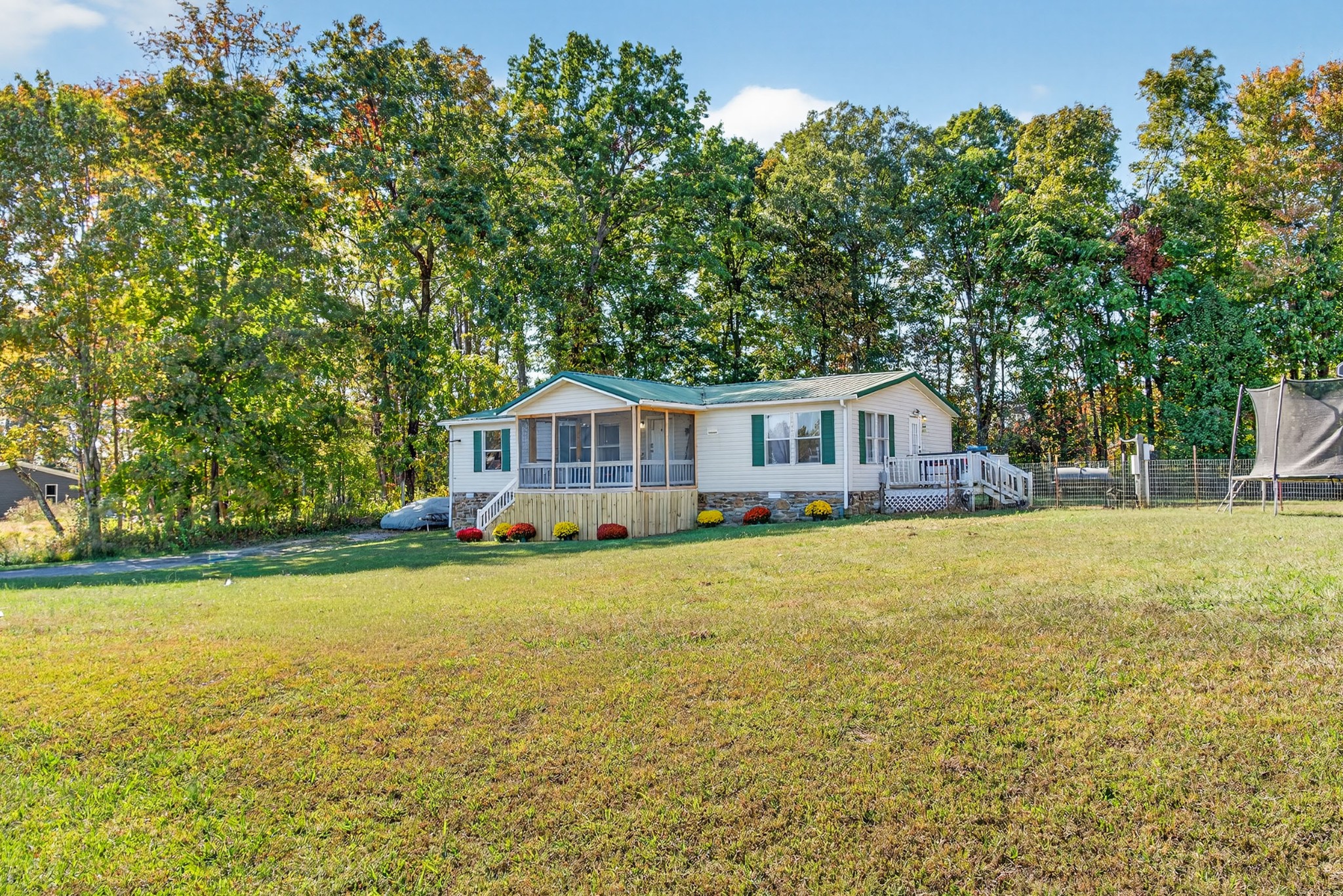 634 Pointe Ln