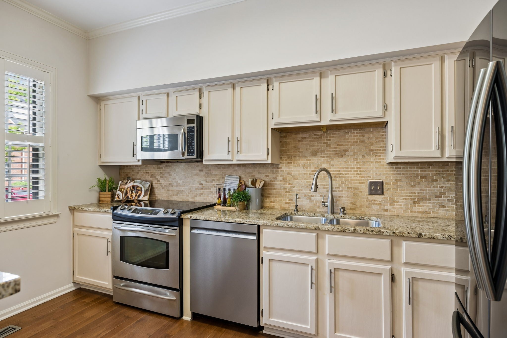 220 Westchase Dr