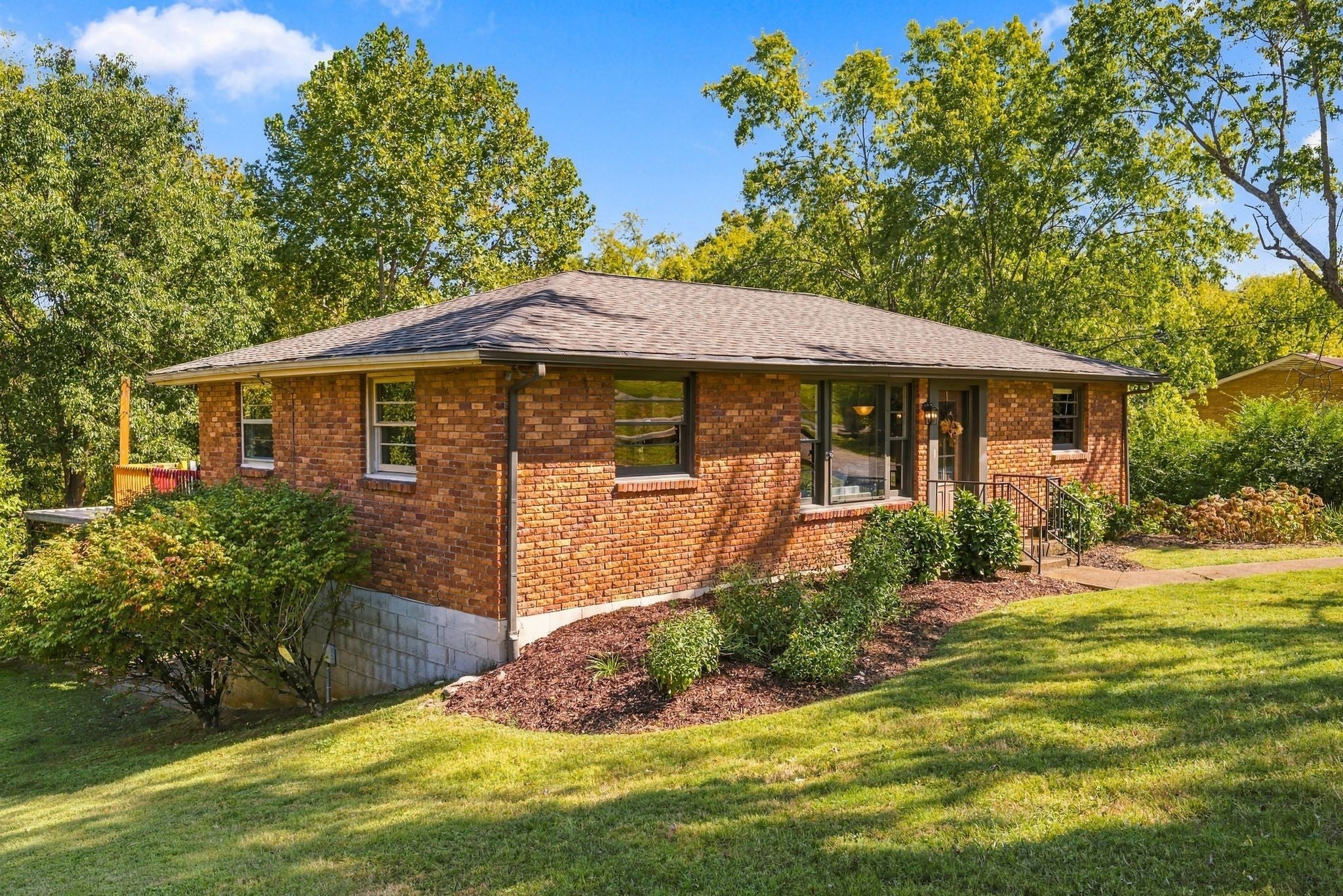 3-bed listing at 1829 Willow Springs Dr, Nashville