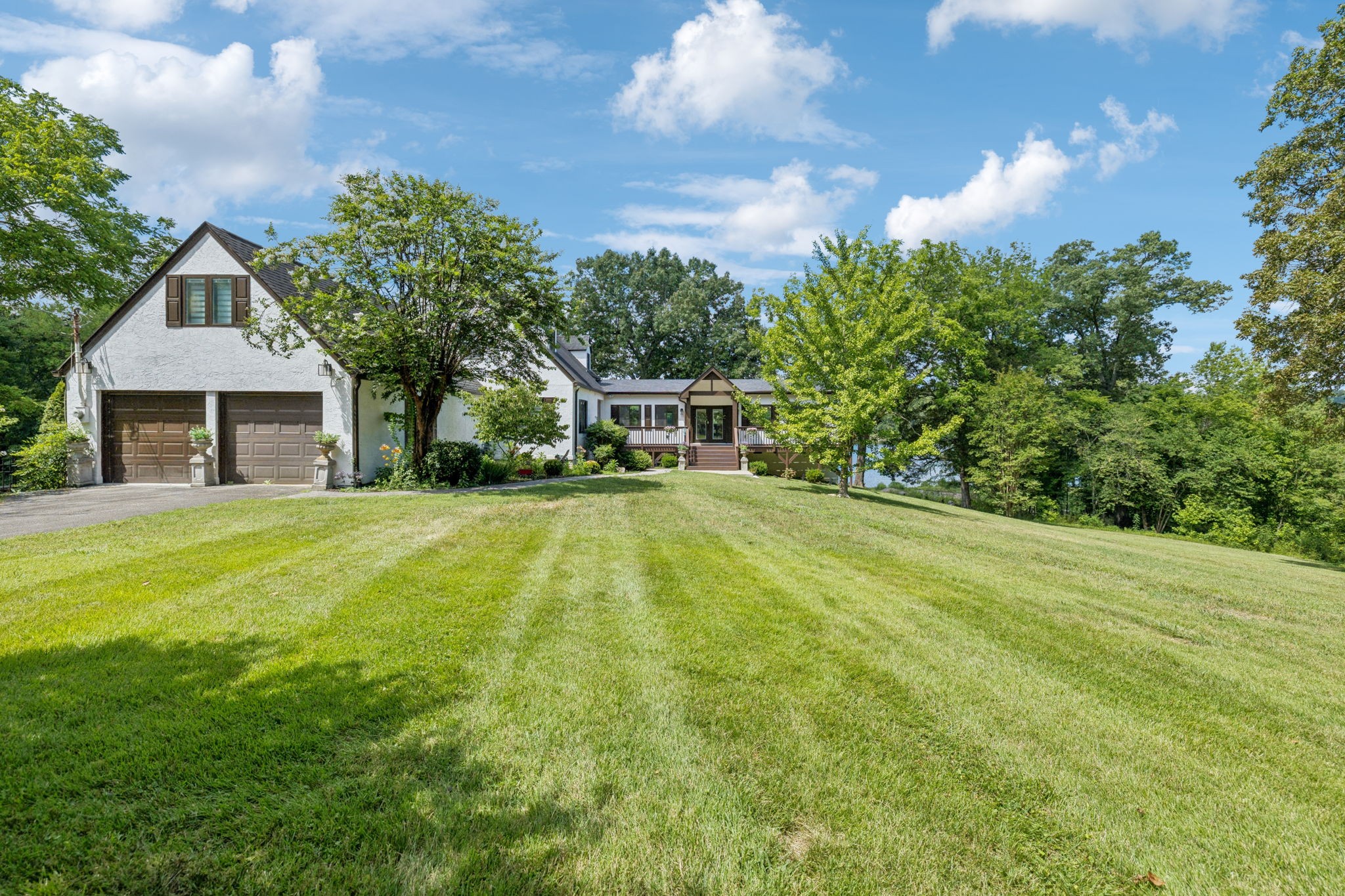 4320 Beechwood Rd