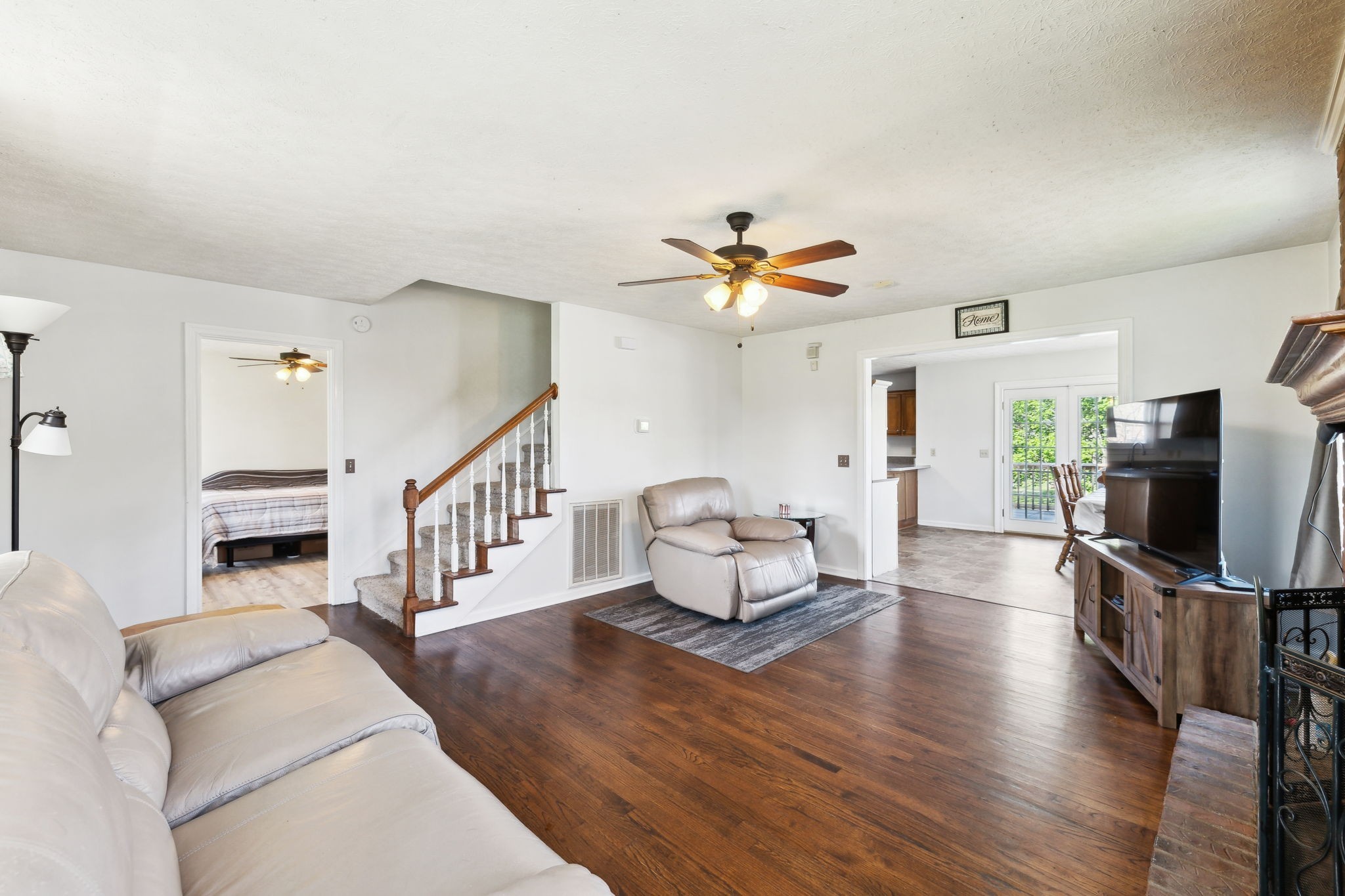 213 Lone Oak Dr