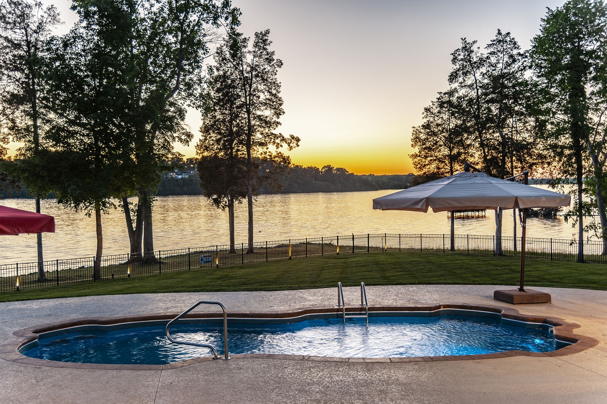 Hendersonville, Tennessee, 37075, United States, 3 Bedrooms Bedrooms, ,4 BathroomsBathrooms,Residential,Contingent,2052092