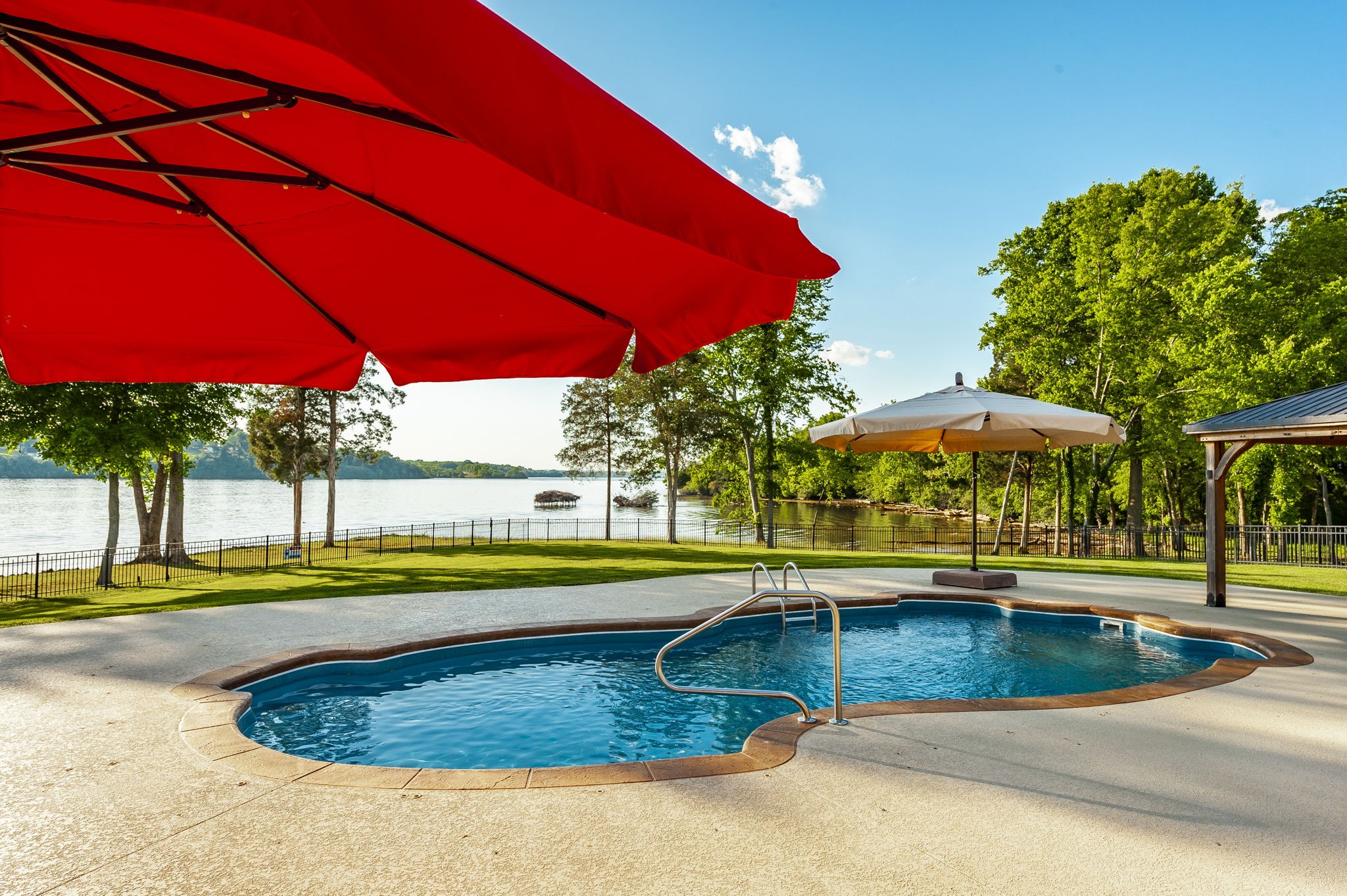 Hendersonville, Tennessee, 37075, United States, 3 Bedrooms Bedrooms, ,4 BathroomsBathrooms,Residential,Contingent,2052092