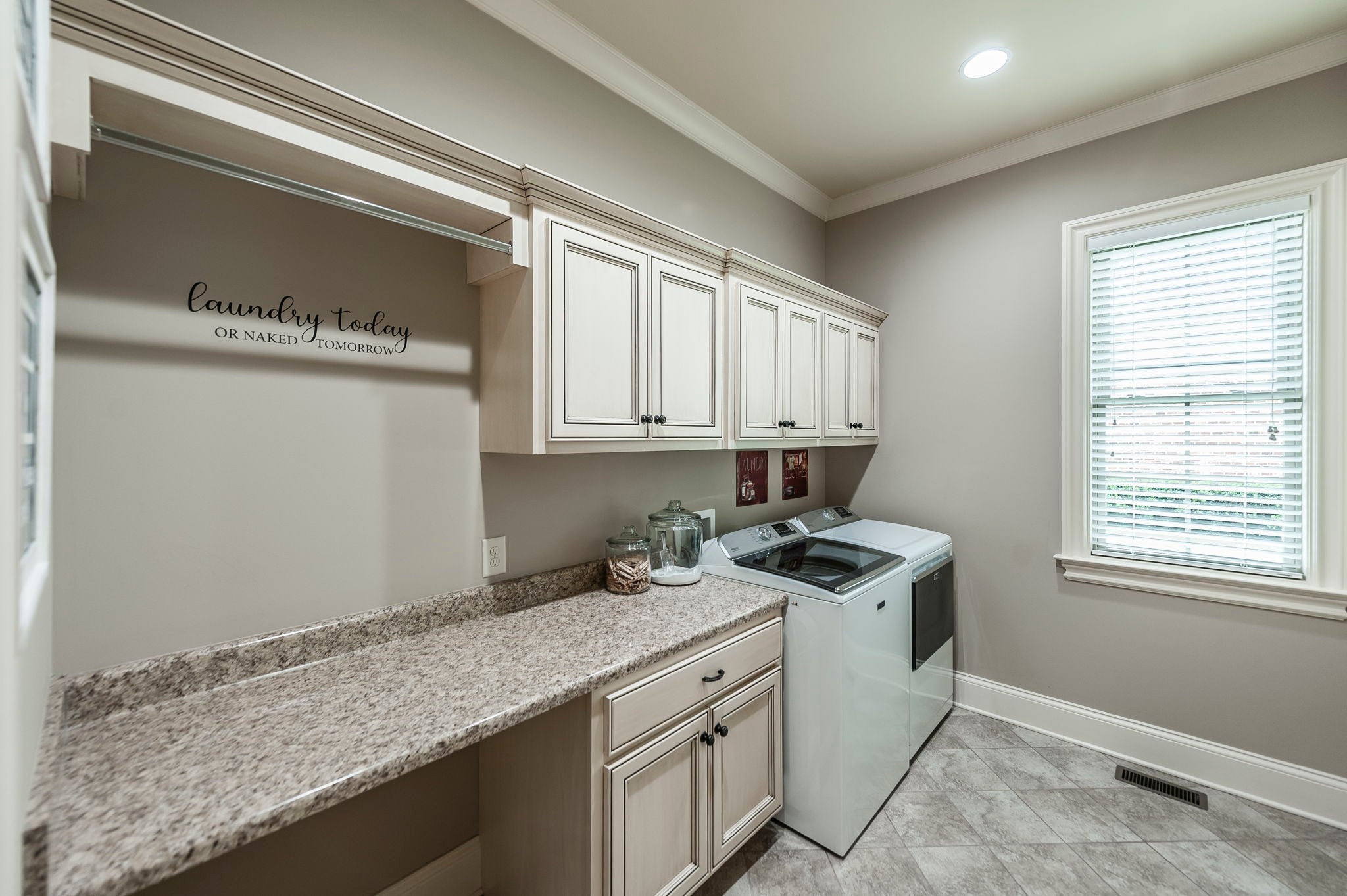 Hendersonville, Tennessee, 37075, United States, 3 Bedrooms Bedrooms, ,4 BathroomsBathrooms,Residential,Contingent,2052092