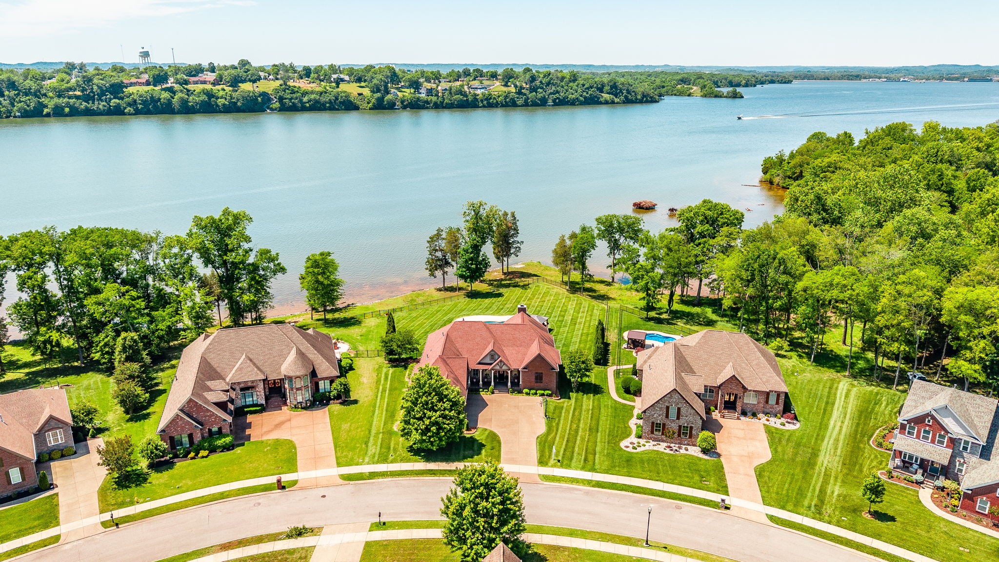Hendersonville, Tennessee, 37075, United States, 3 Bedrooms Bedrooms, ,4 BathroomsBathrooms,Residential,Contingent,2052092